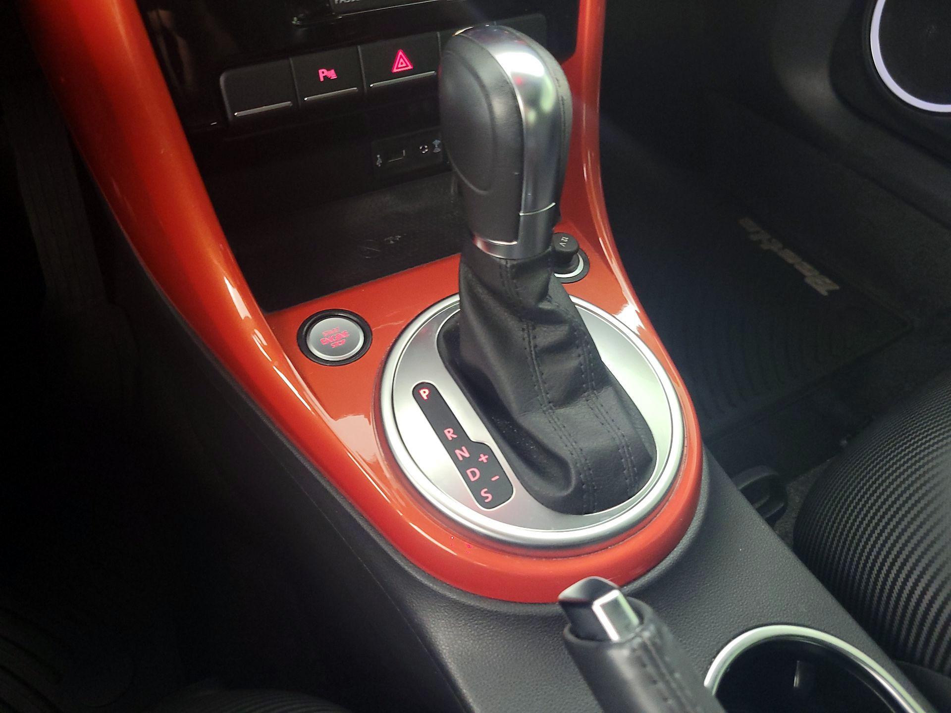 Thumbnail: 2019 Volkswagen Beetle - 17