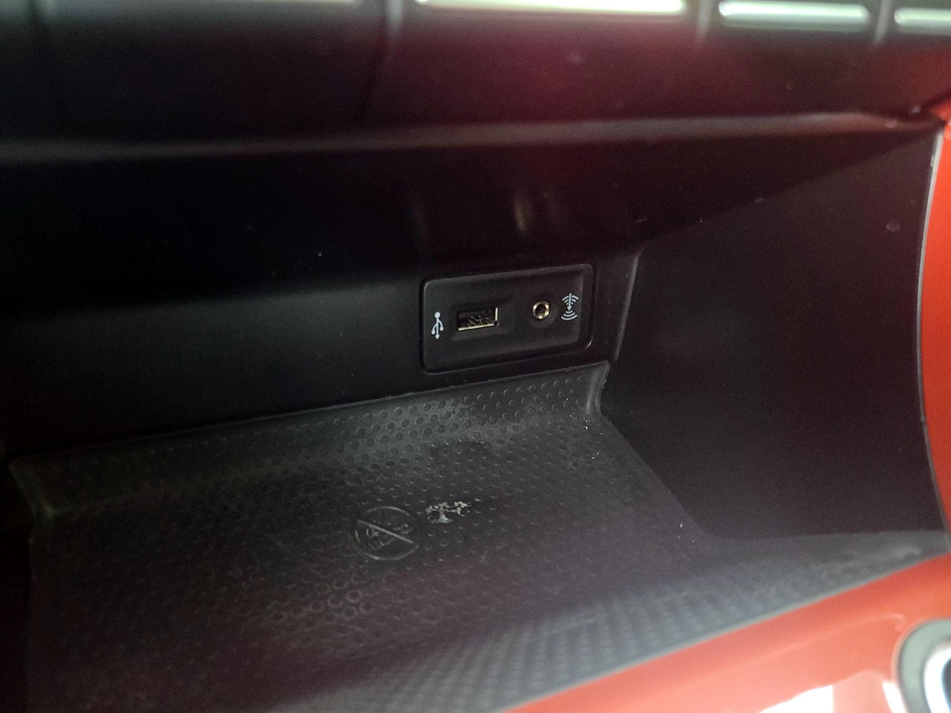 Thumbnail: 2019 Volkswagen Beetle - 18