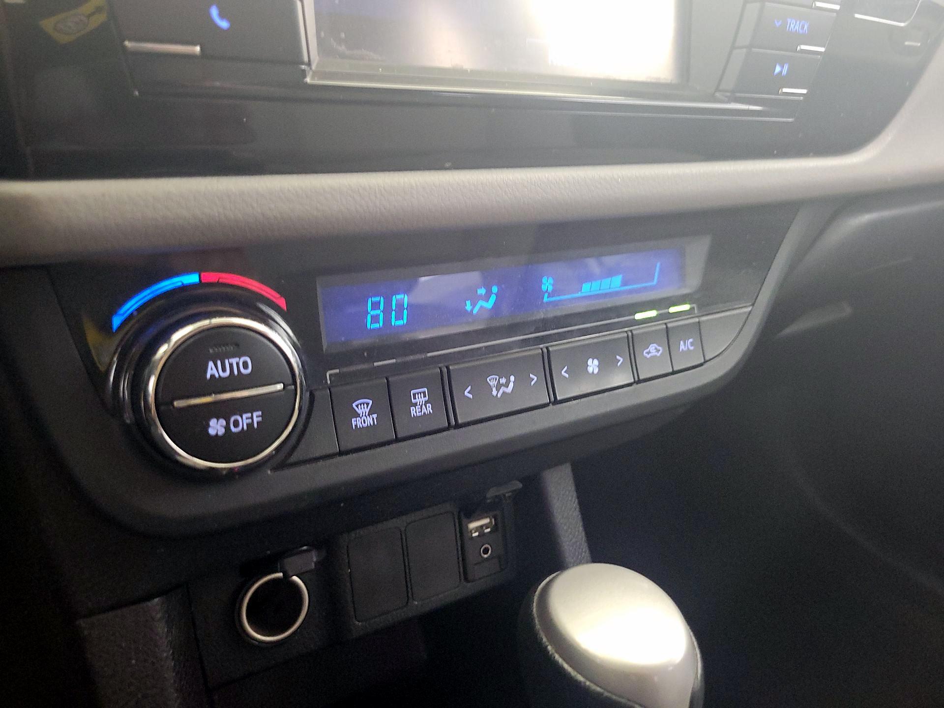 Thumbnail: 2014 Toyota Corolla - 16