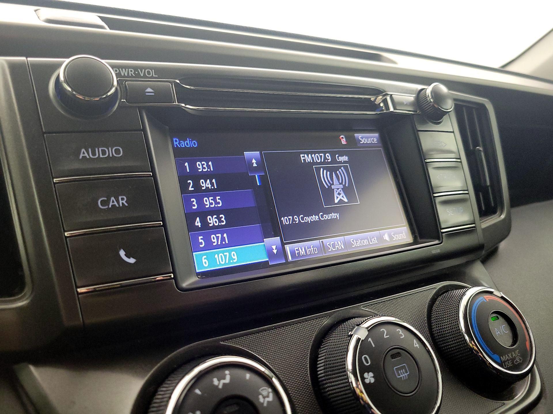 Thumbnail: 2014 Toyota RAV4 - 15