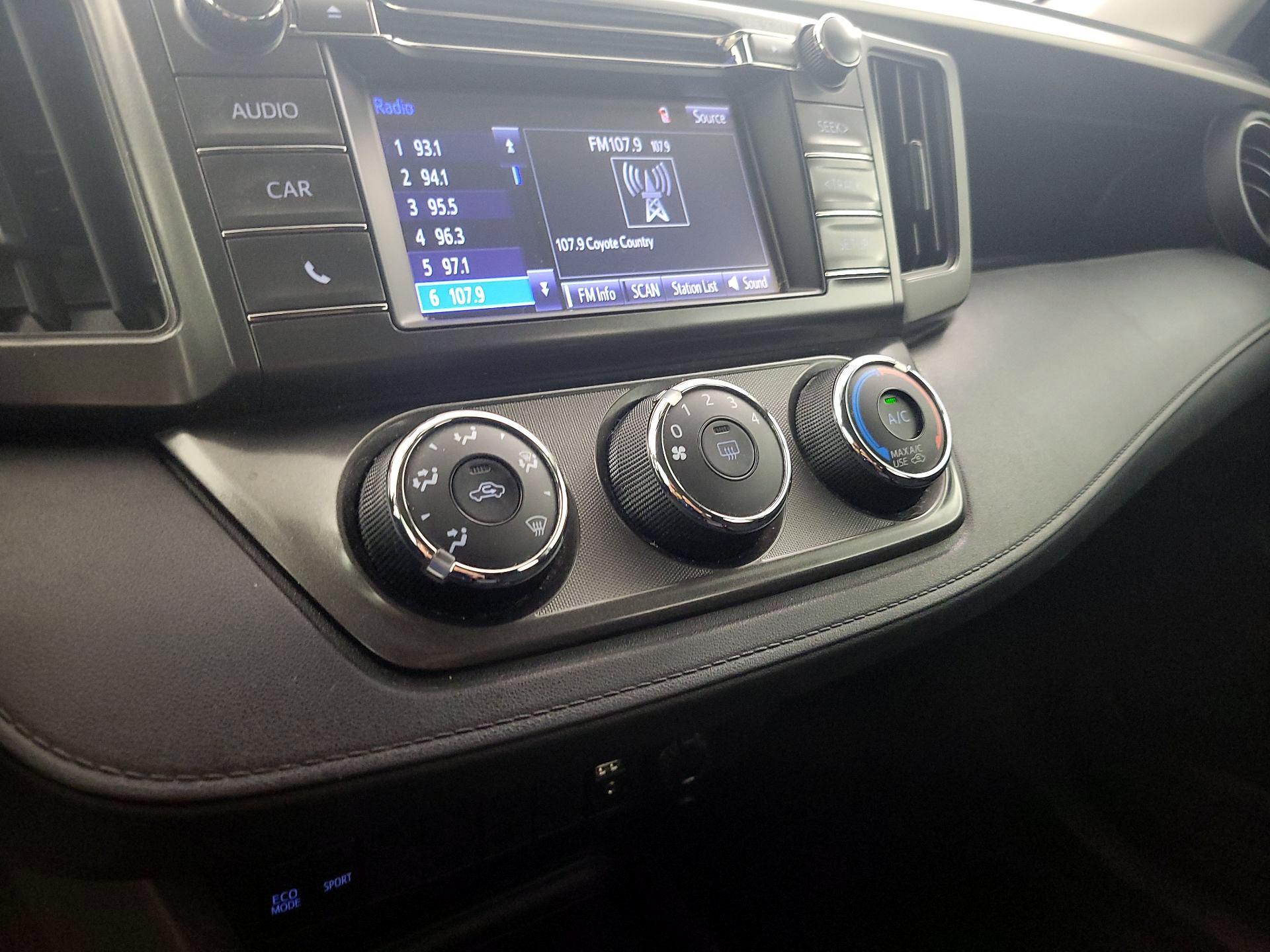 Thumbnail: 2014 Toyota RAV4 - 16