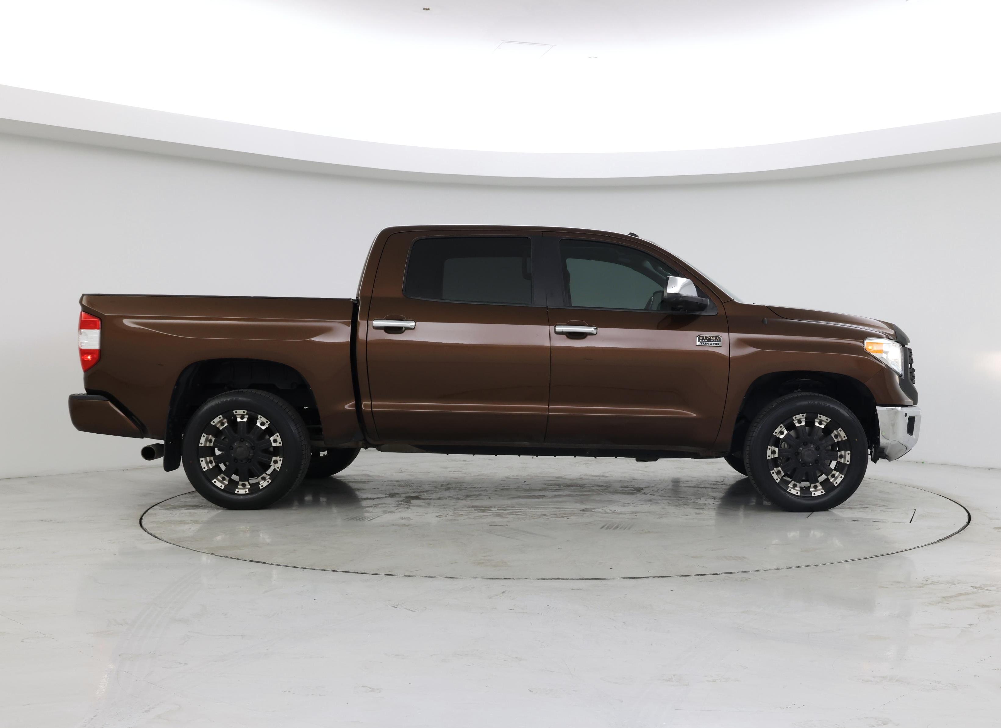 Thumbnail: 2017 Toyota Tundra - 7