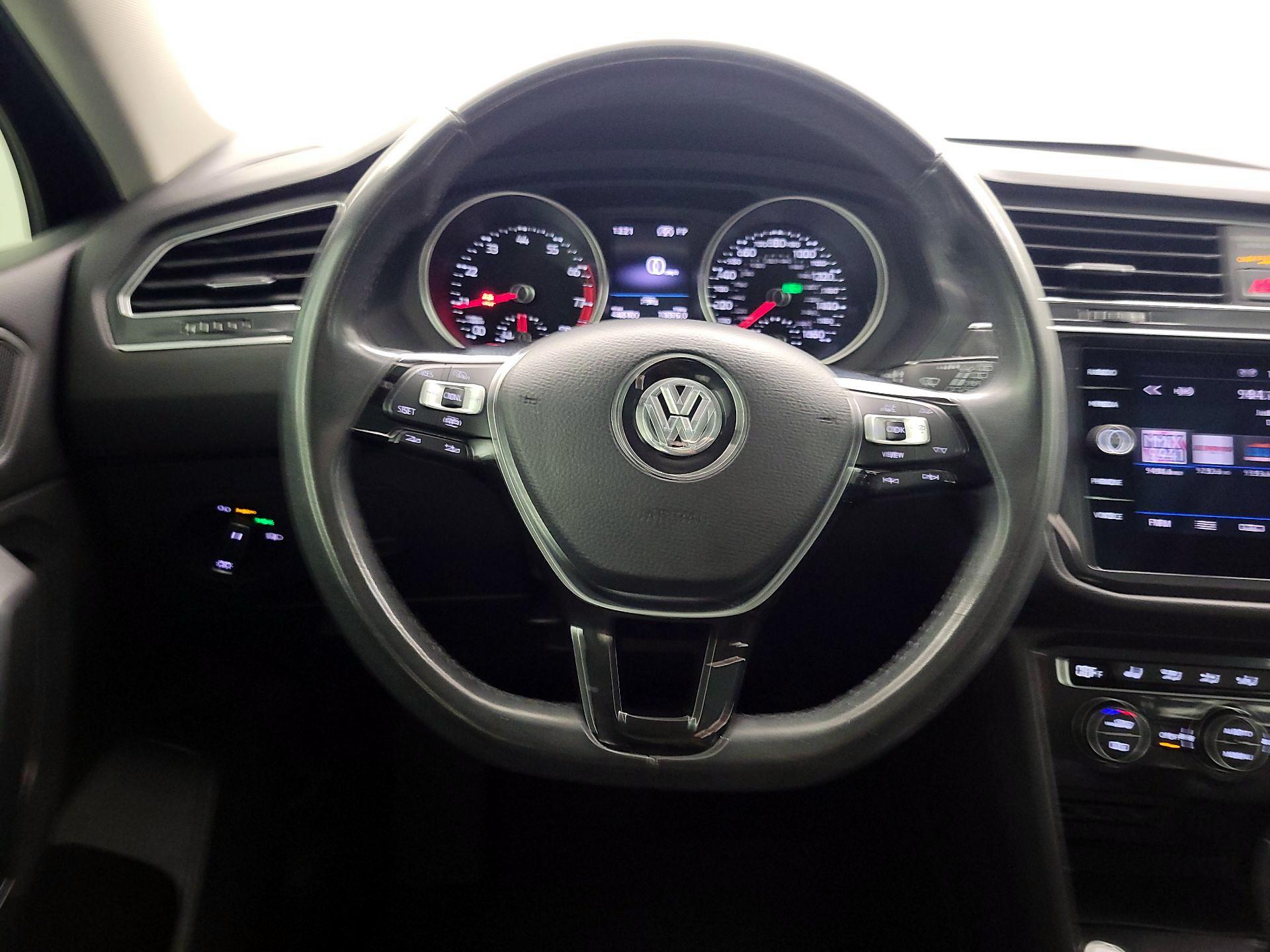 Thumbnail: 2020 Volkswagen Tiguan - 10