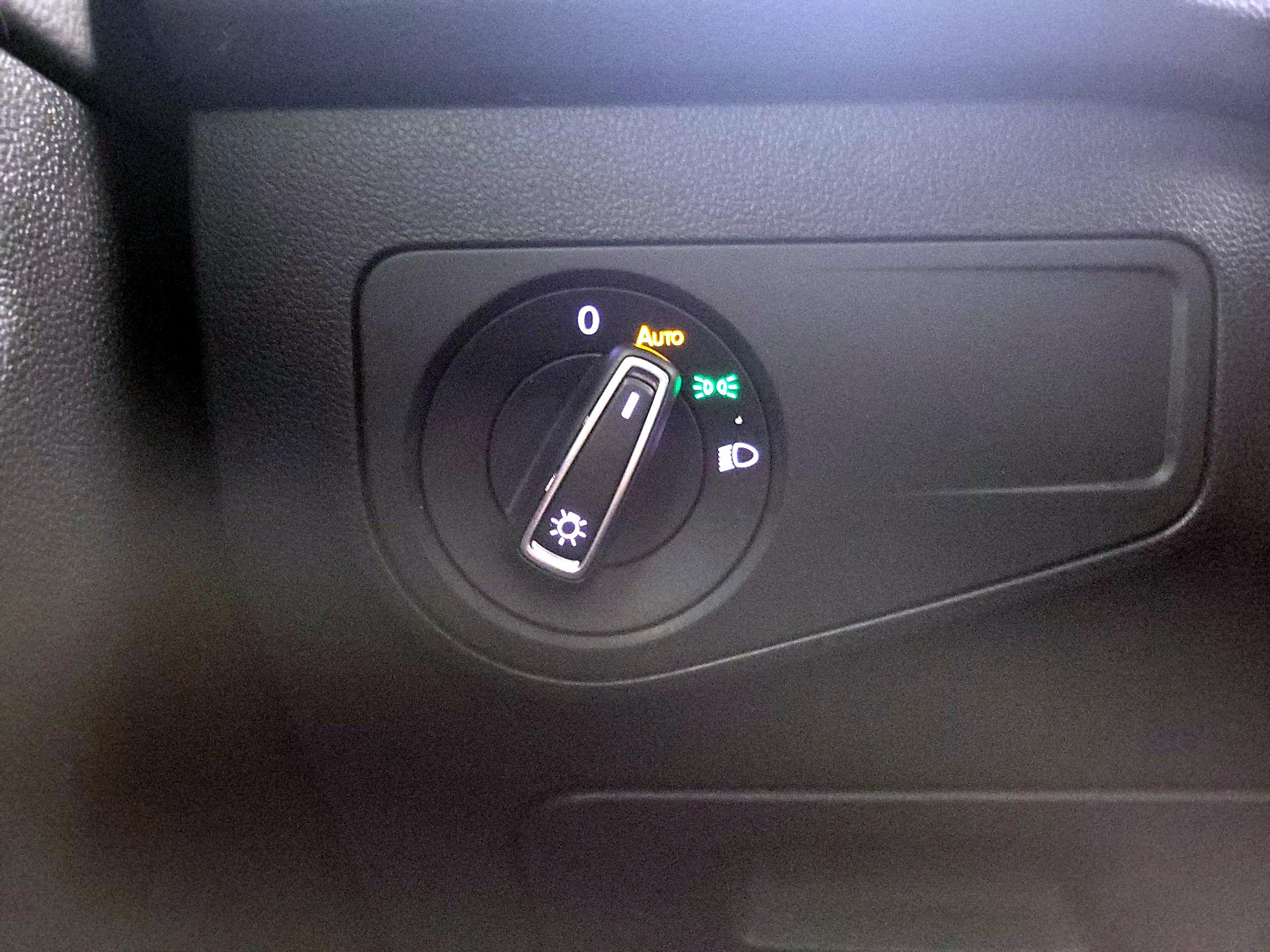 Thumbnail: 2020 Volkswagen Tiguan - 13