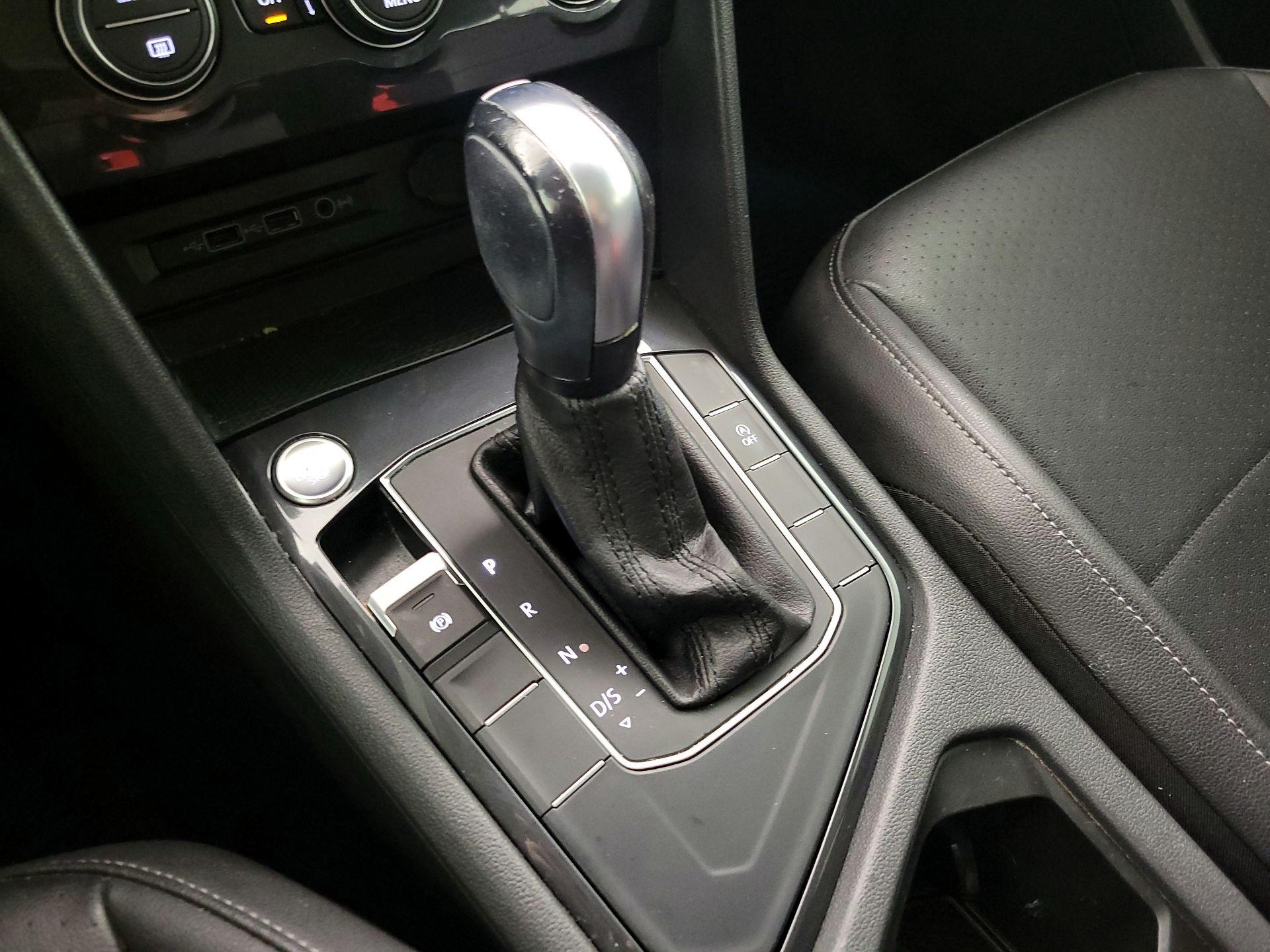 Thumbnail: 2020 Volkswagen Tiguan - 17