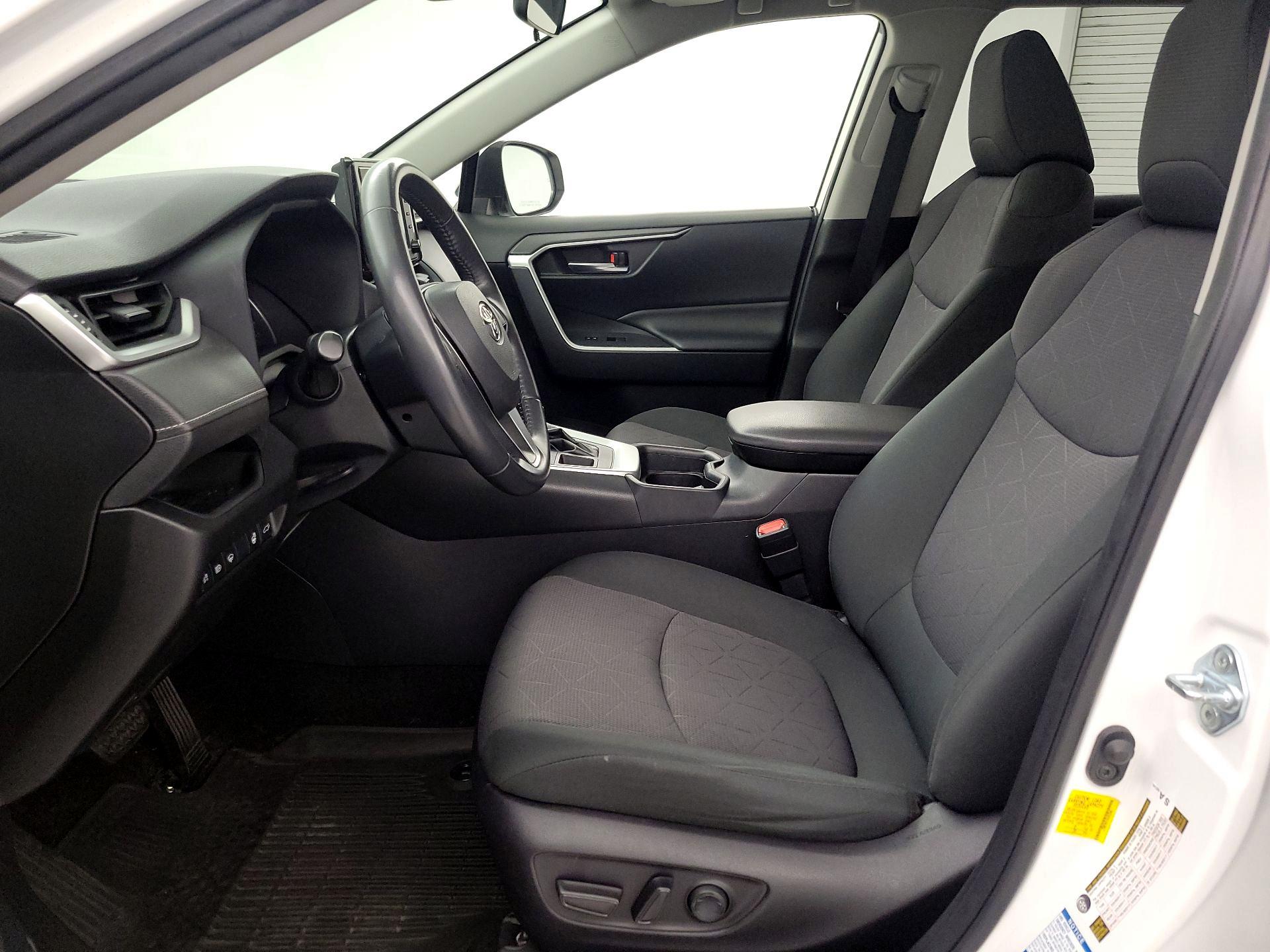 Thumbnail: 2019 Toyota RAV4 - 11