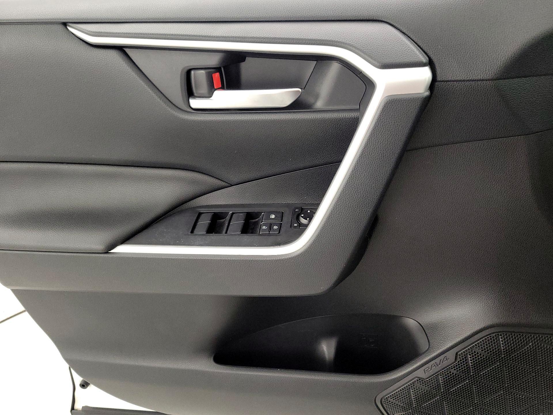 Thumbnail: 2019 Toyota RAV4 - 12