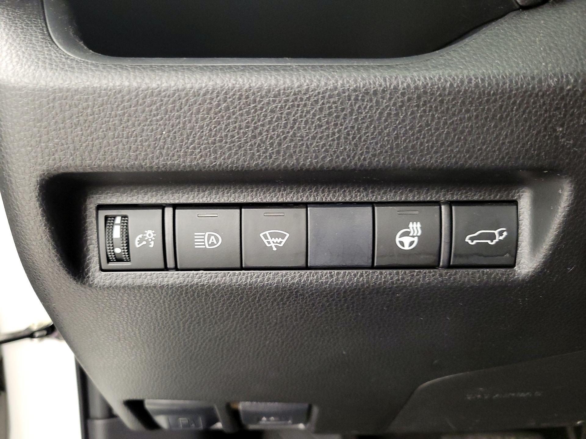 Thumbnail: 2019 Toyota RAV4 - 13