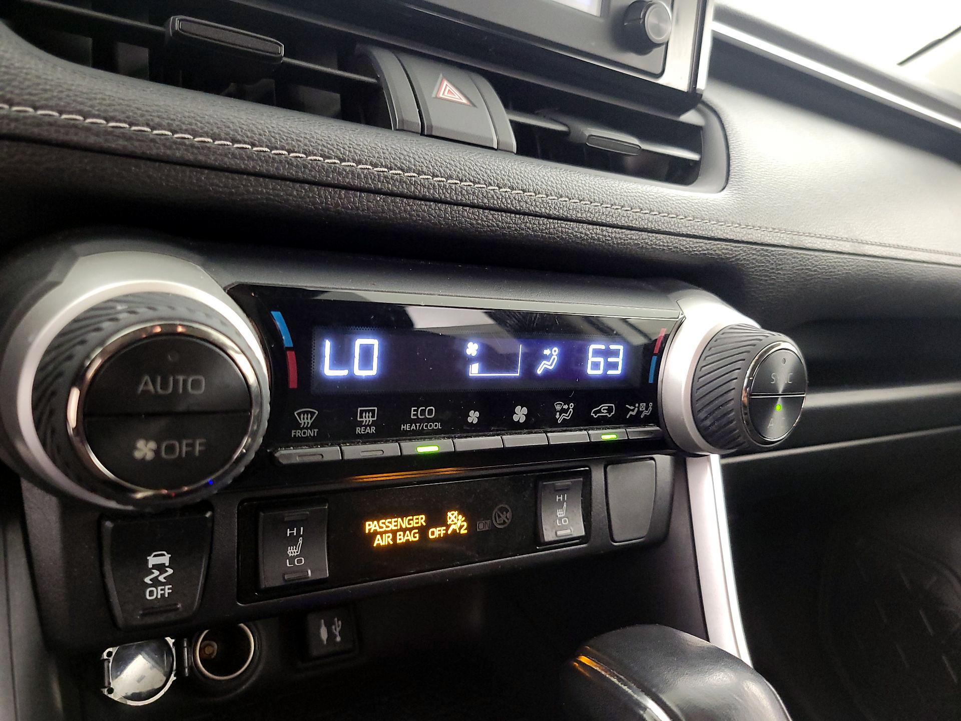 Thumbnail: 2019 Toyota RAV4 - 16