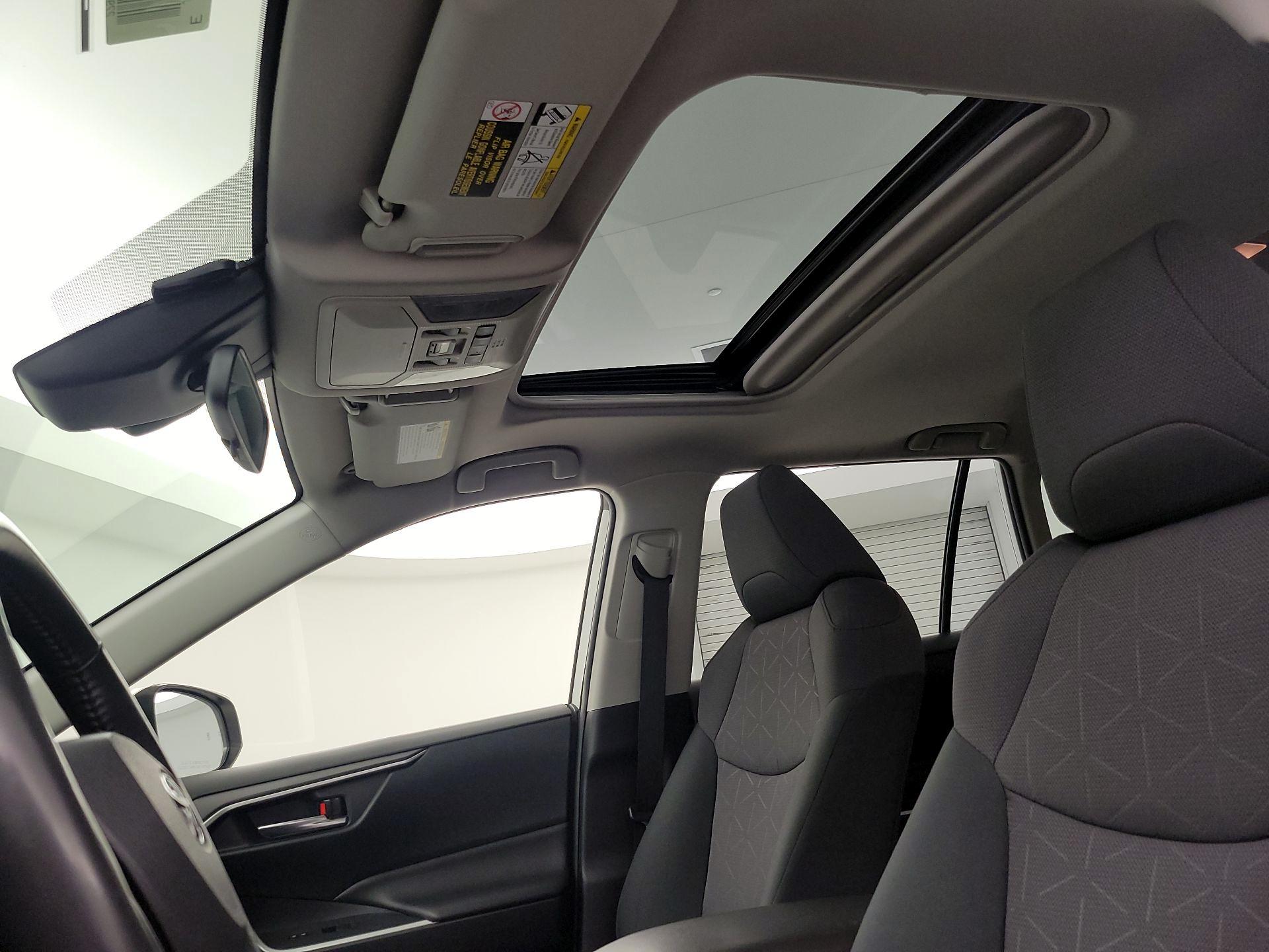 Thumbnail: 2019 Toyota RAV4 - 19