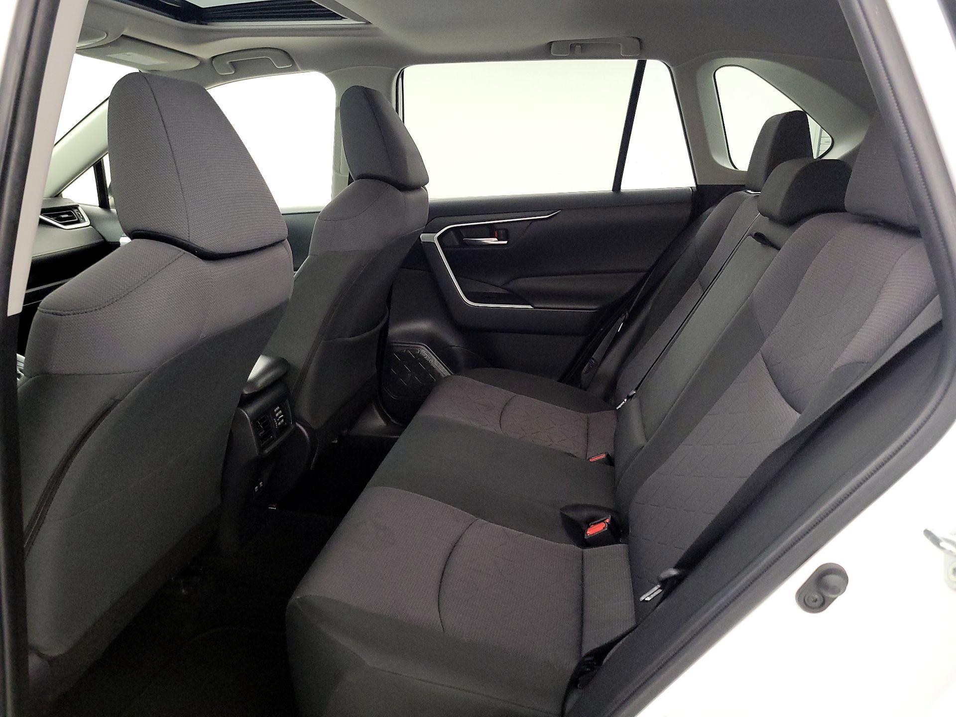 Thumbnail: 2019 Toyota RAV4 - 20