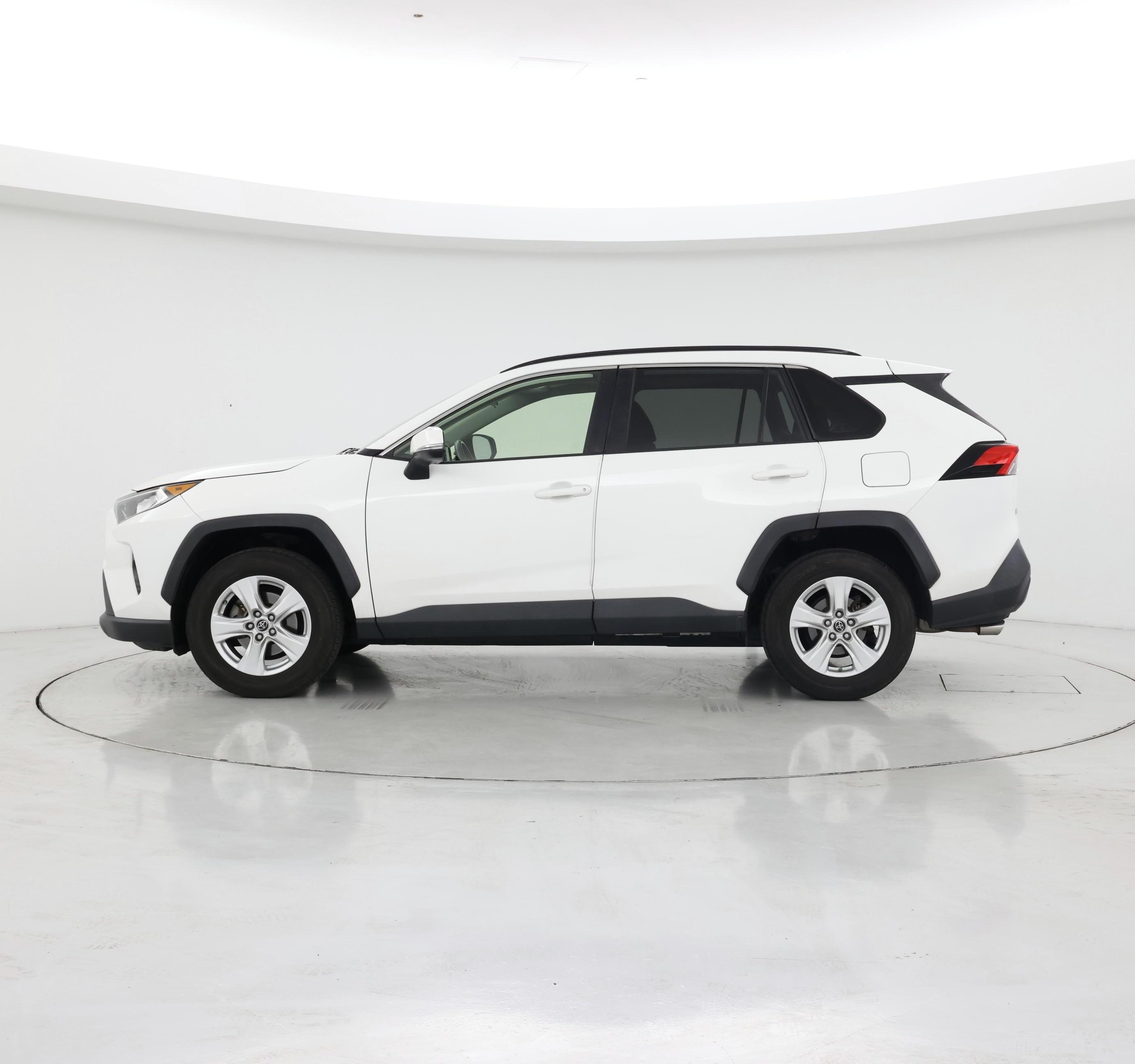 Thumbnail: 2019 Toyota RAV4 - 3