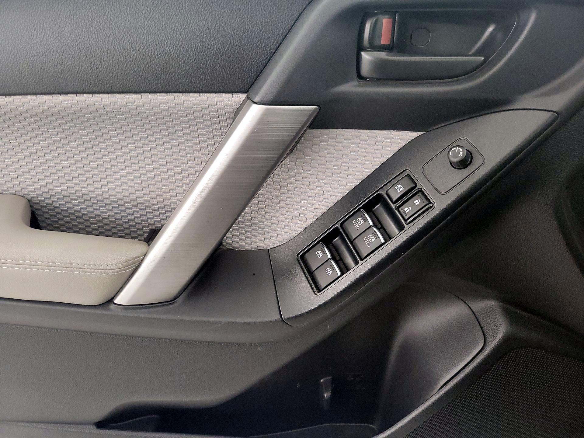 Thumbnail: 2017 Subaru Forester - 12