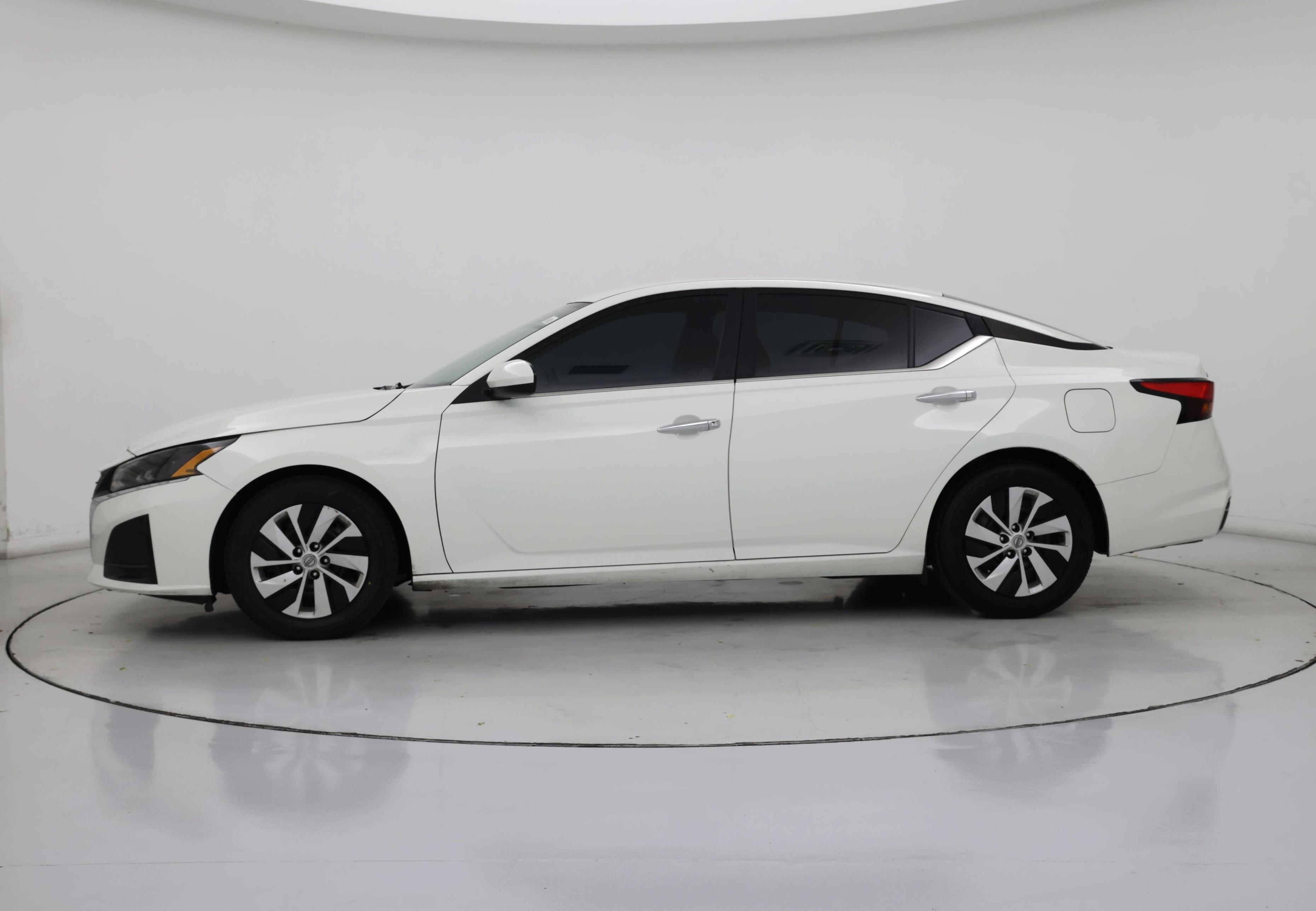 Thumbnail: 2023 Nissan Altima - 3