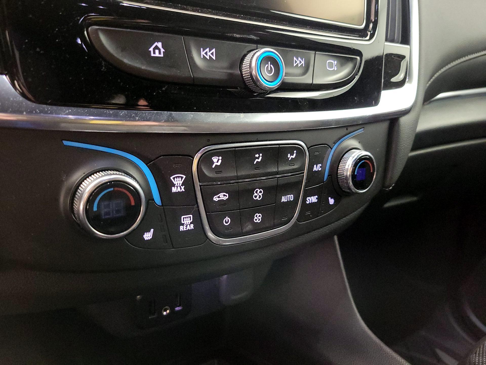 Thumbnail: 2023 Chevrolet Traverse - 16