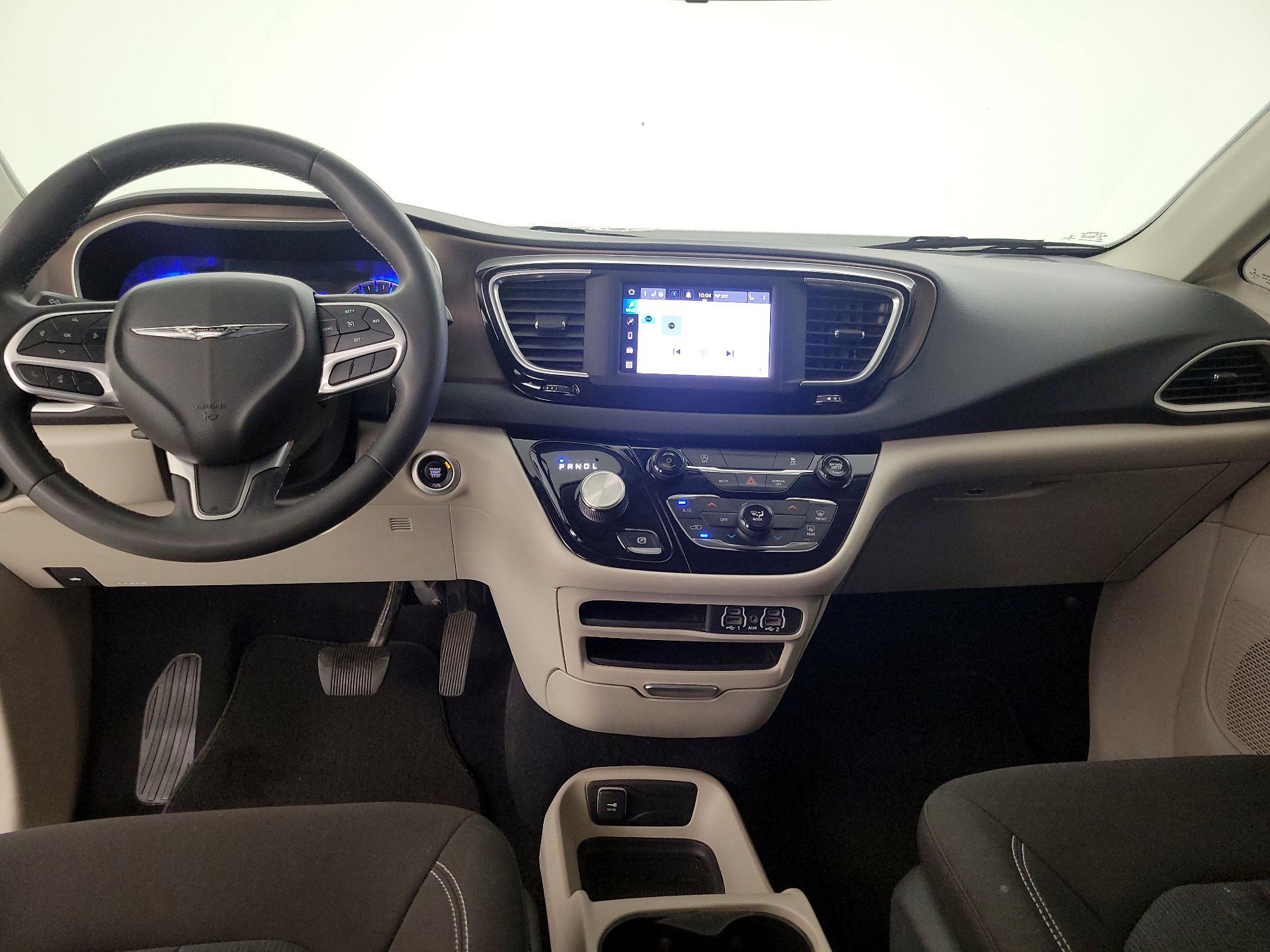 Thumbnail: 2022 Chrysler Voyager - 9