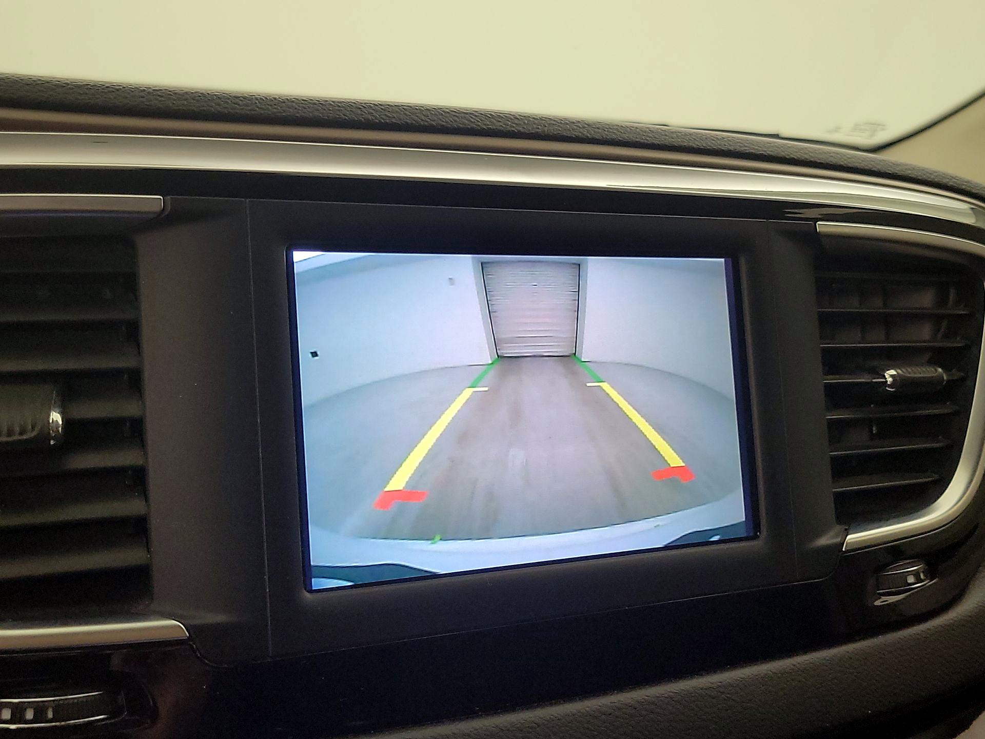 Thumbnail: 2022 Chrysler Voyager - 14