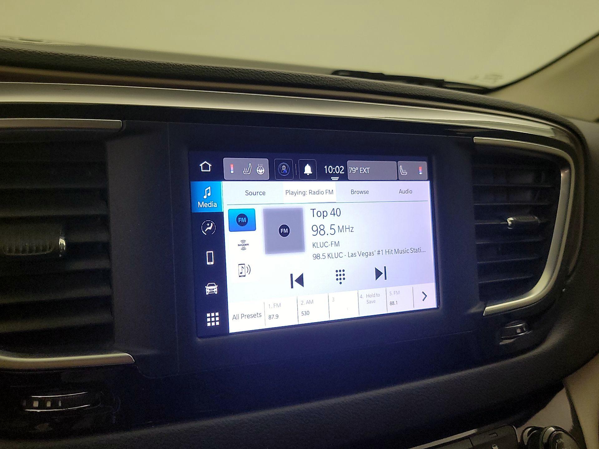 Thumbnail: 2022 Chrysler Voyager - 15