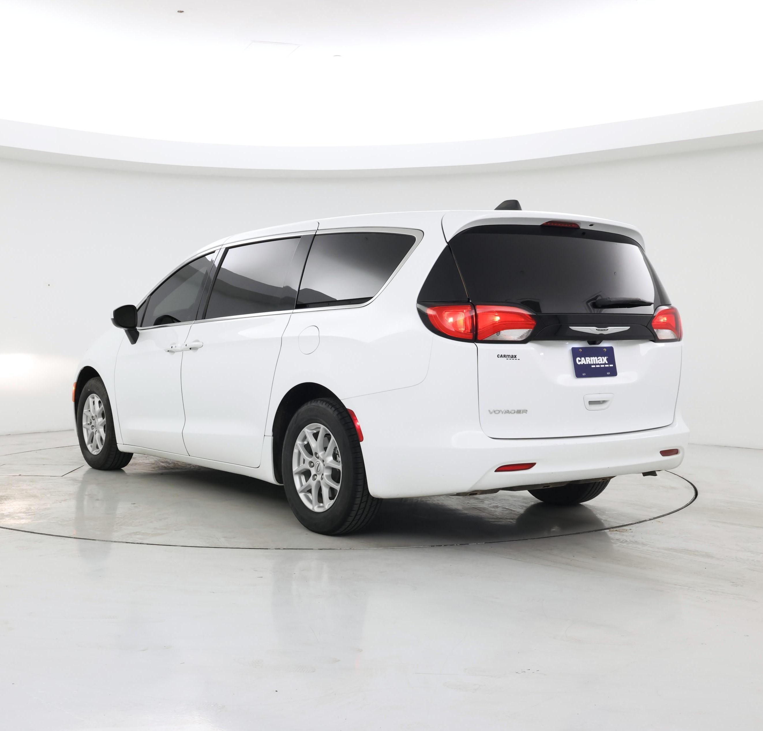 Thumbnail: 2022 Chrysler Voyager - 2