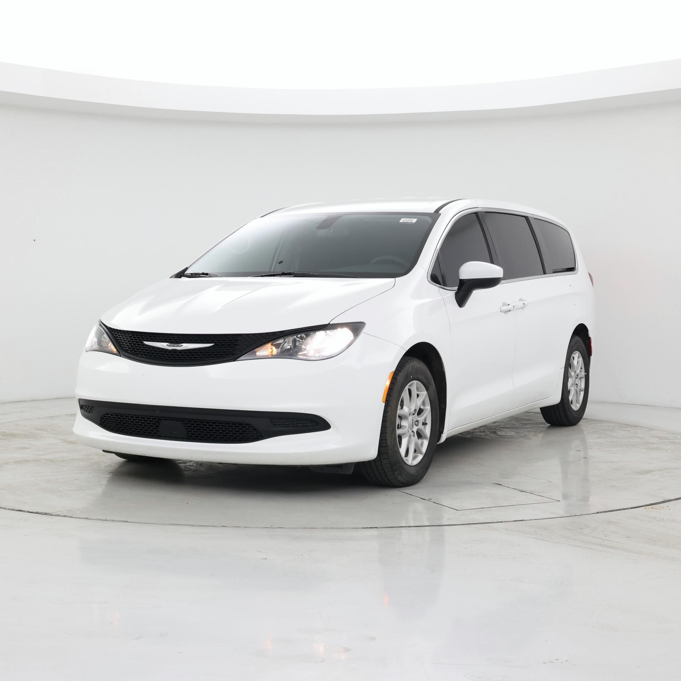 Thumbnail: 2022 Chrysler Voyager - 4