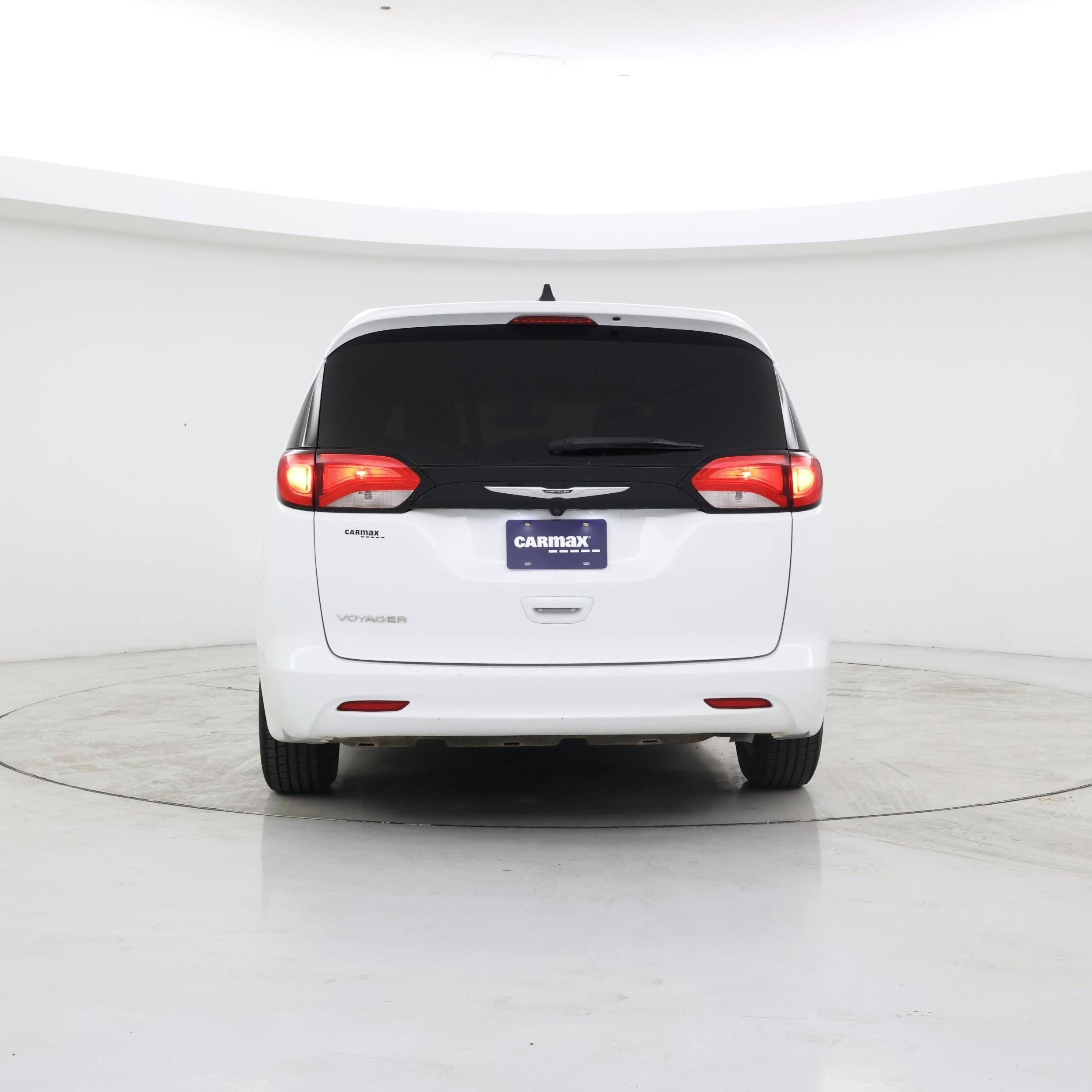 Thumbnail: 2022 Chrysler Voyager - 6