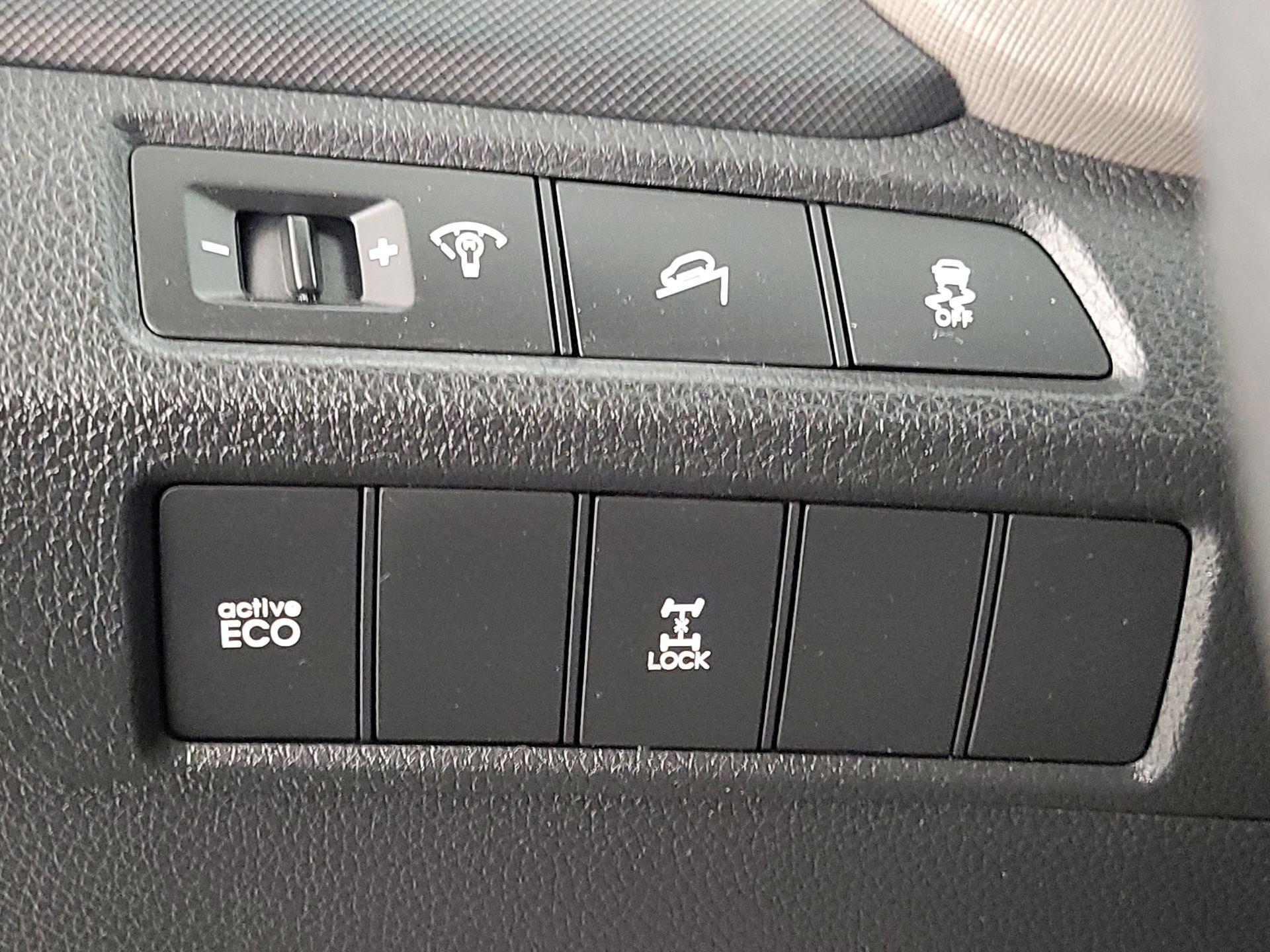 Thumbnail: 2015 Hyundai Santa Fe - 13