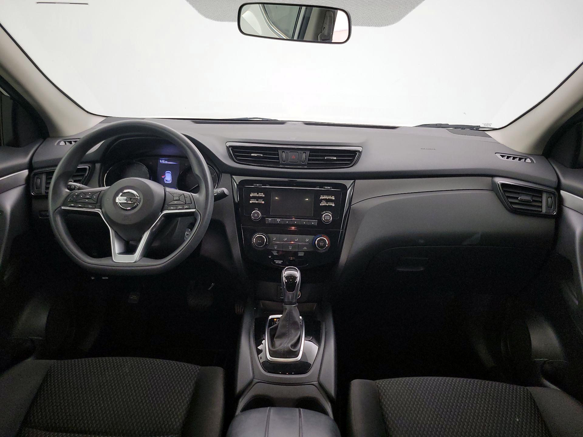 Thumbnail: 2017 Nissan Rogue Sport - 9