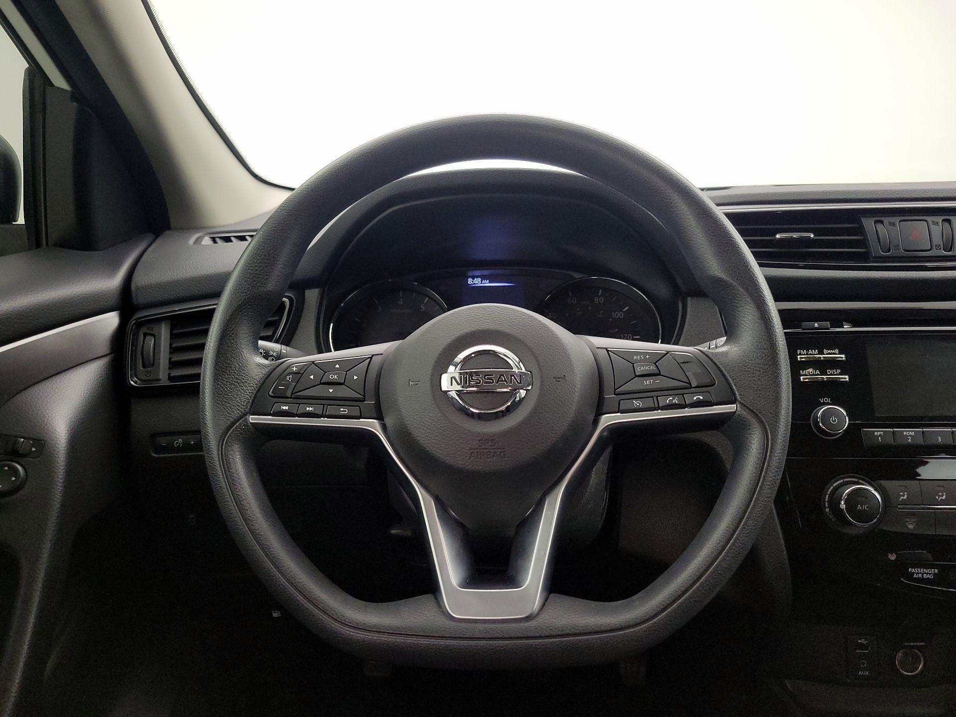 Thumbnail: 2017 Nissan Rogue Sport - 10