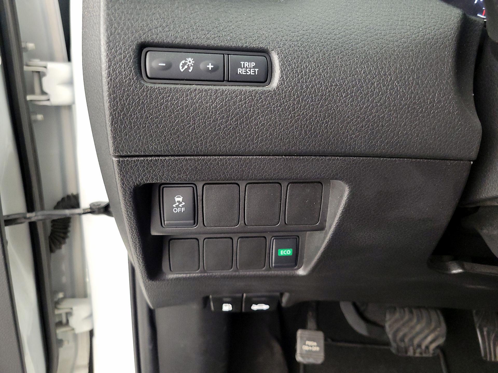 Thumbnail: 2017 Nissan Rogue Sport - 13