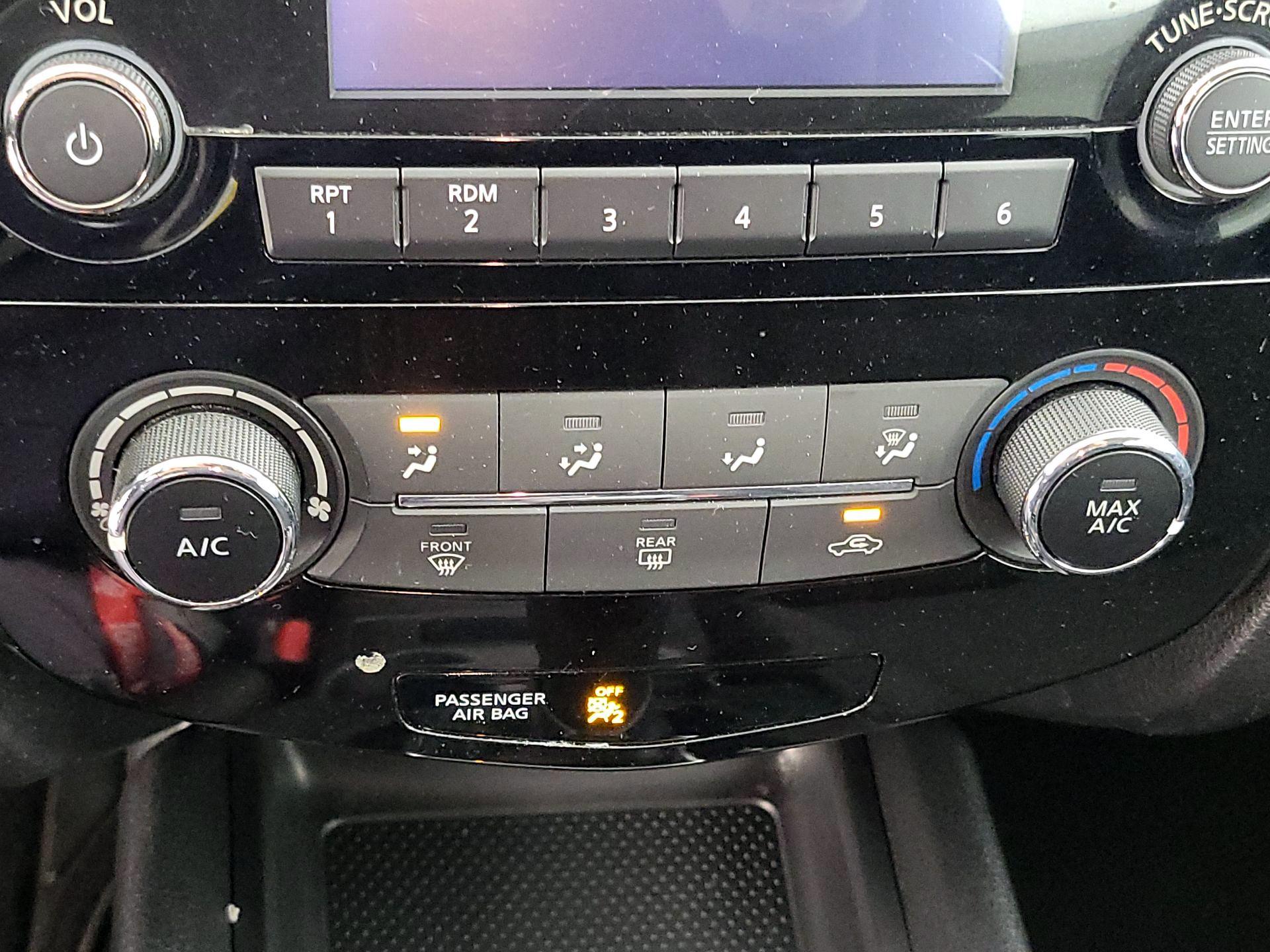 Thumbnail: 2017 Nissan Rogue Sport - 16