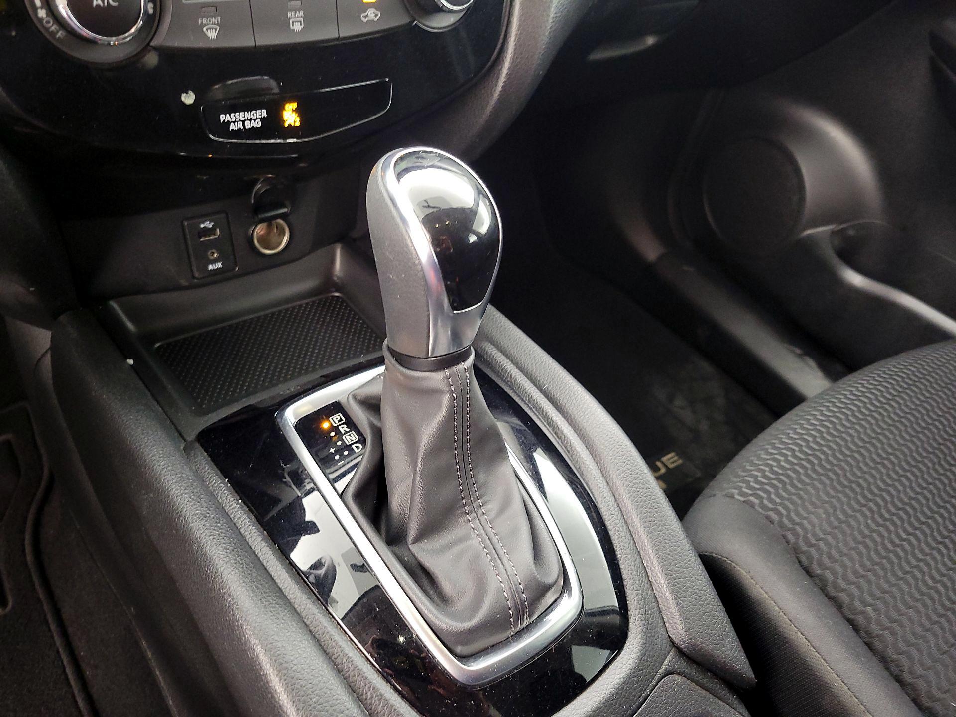 Thumbnail: 2017 Nissan Rogue Sport - 17