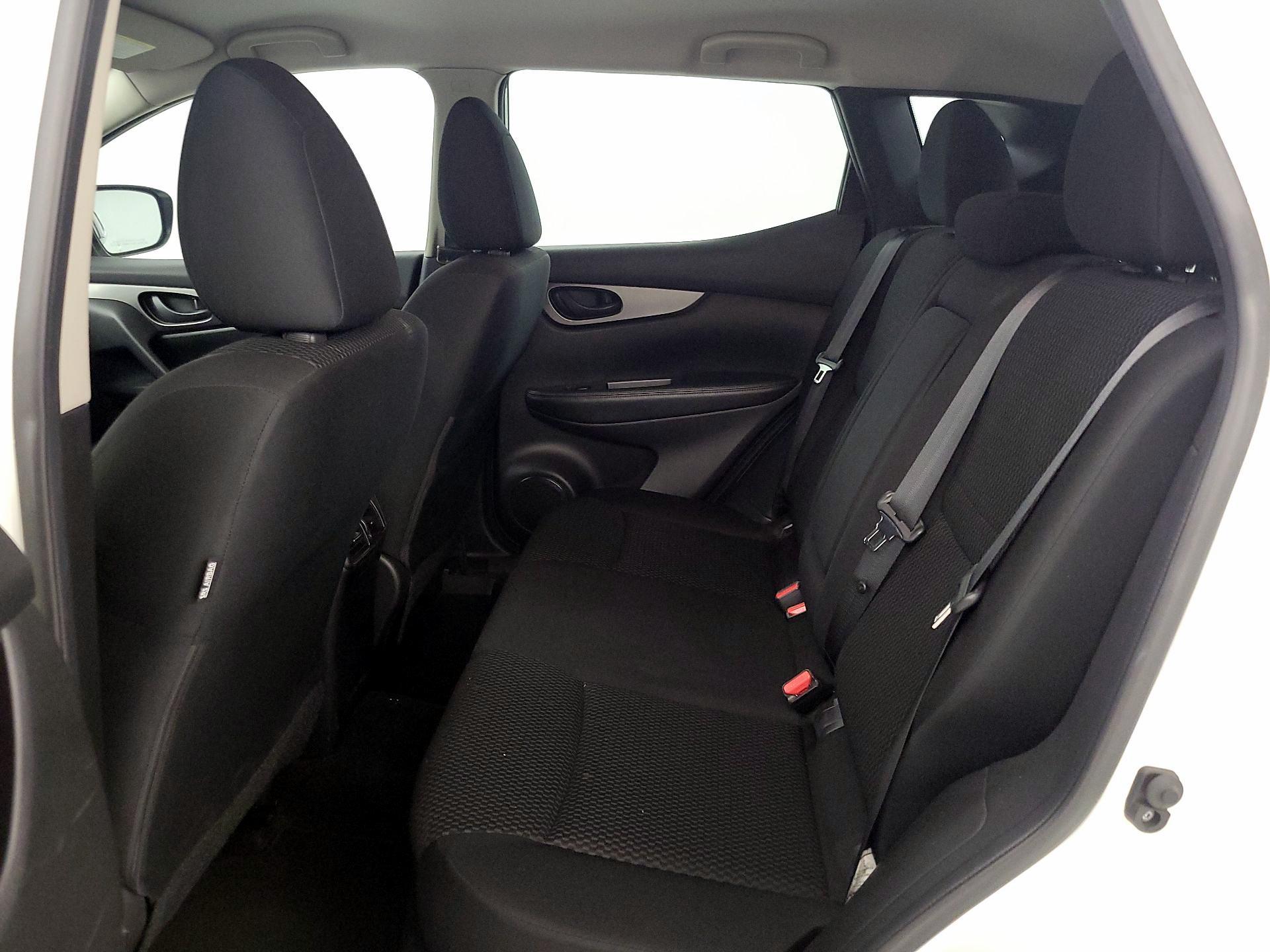 Thumbnail: 2017 Nissan Rogue Sport - 19