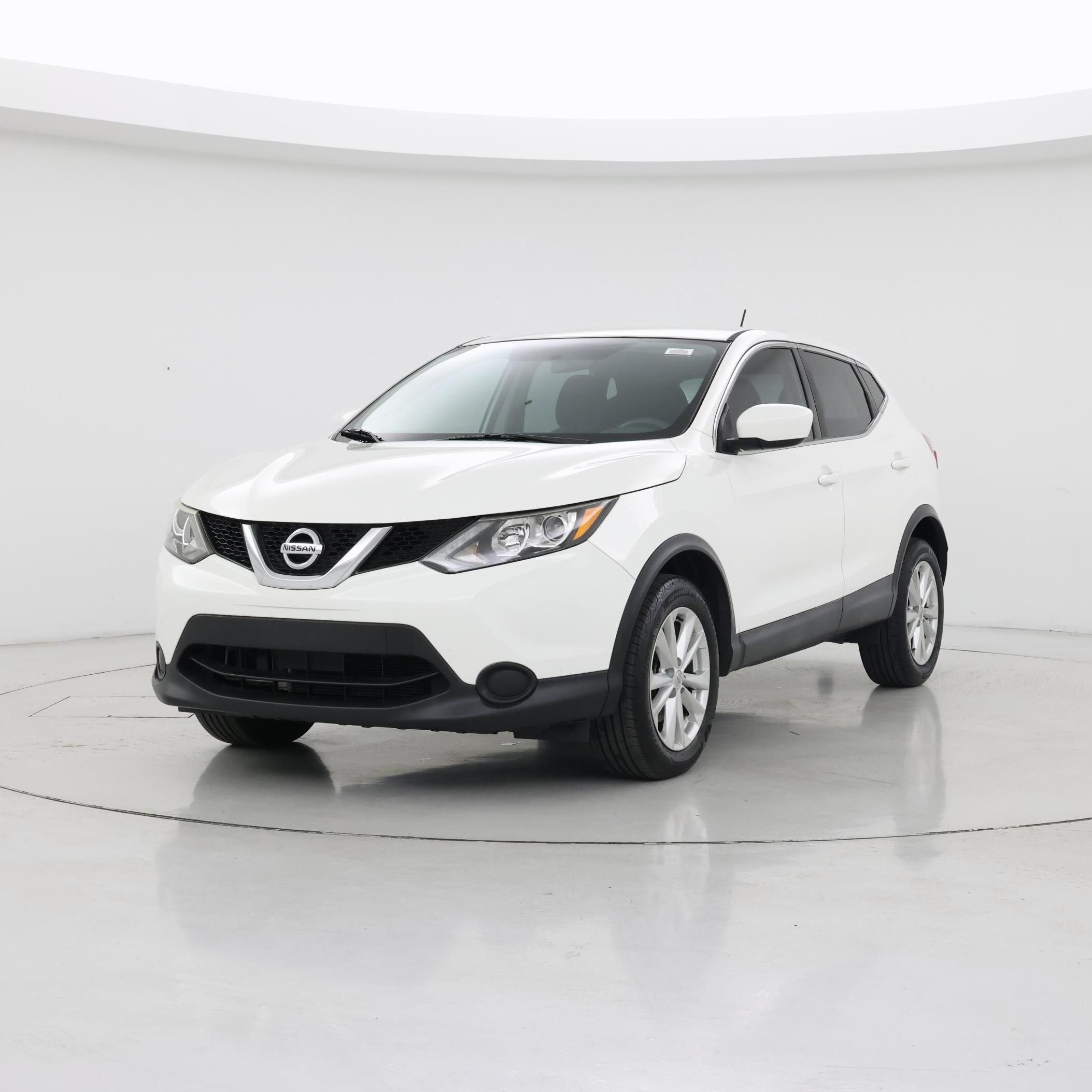 Thumbnail: 2017 Nissan Rogue Sport - 4