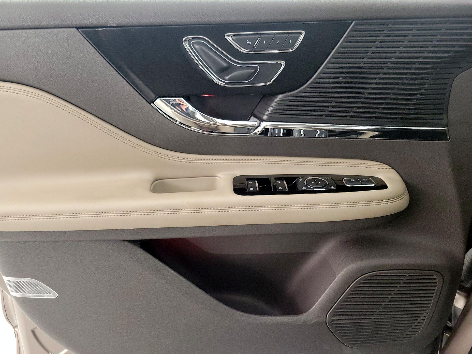 Thumbnail: 2020 Lincoln Corsair - 12