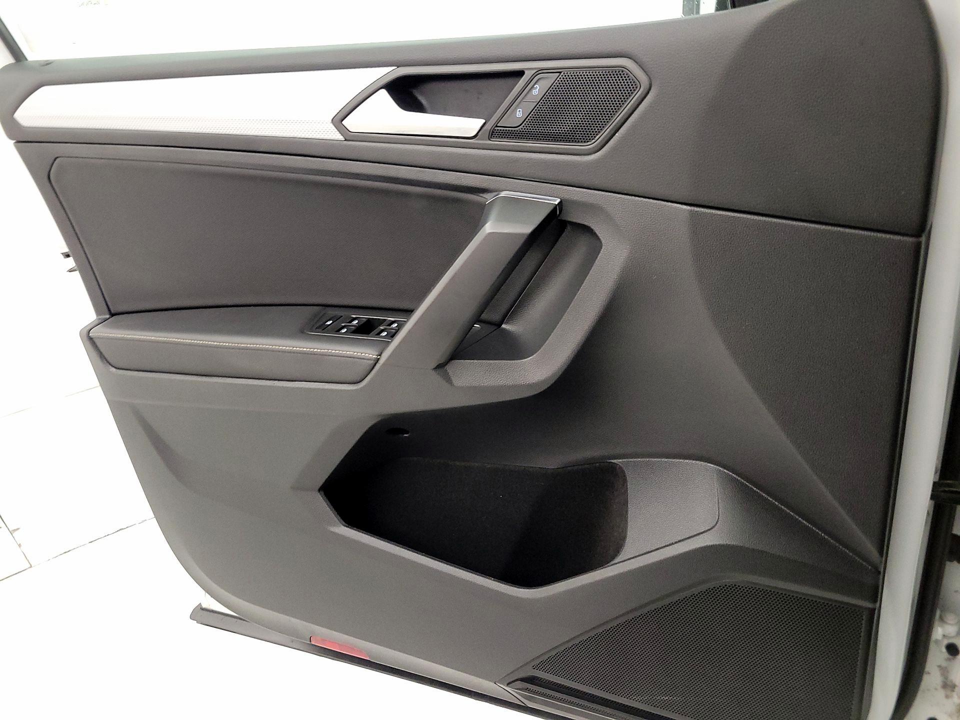 Thumbnail: 2022 Volkswagen Tiguan - 12