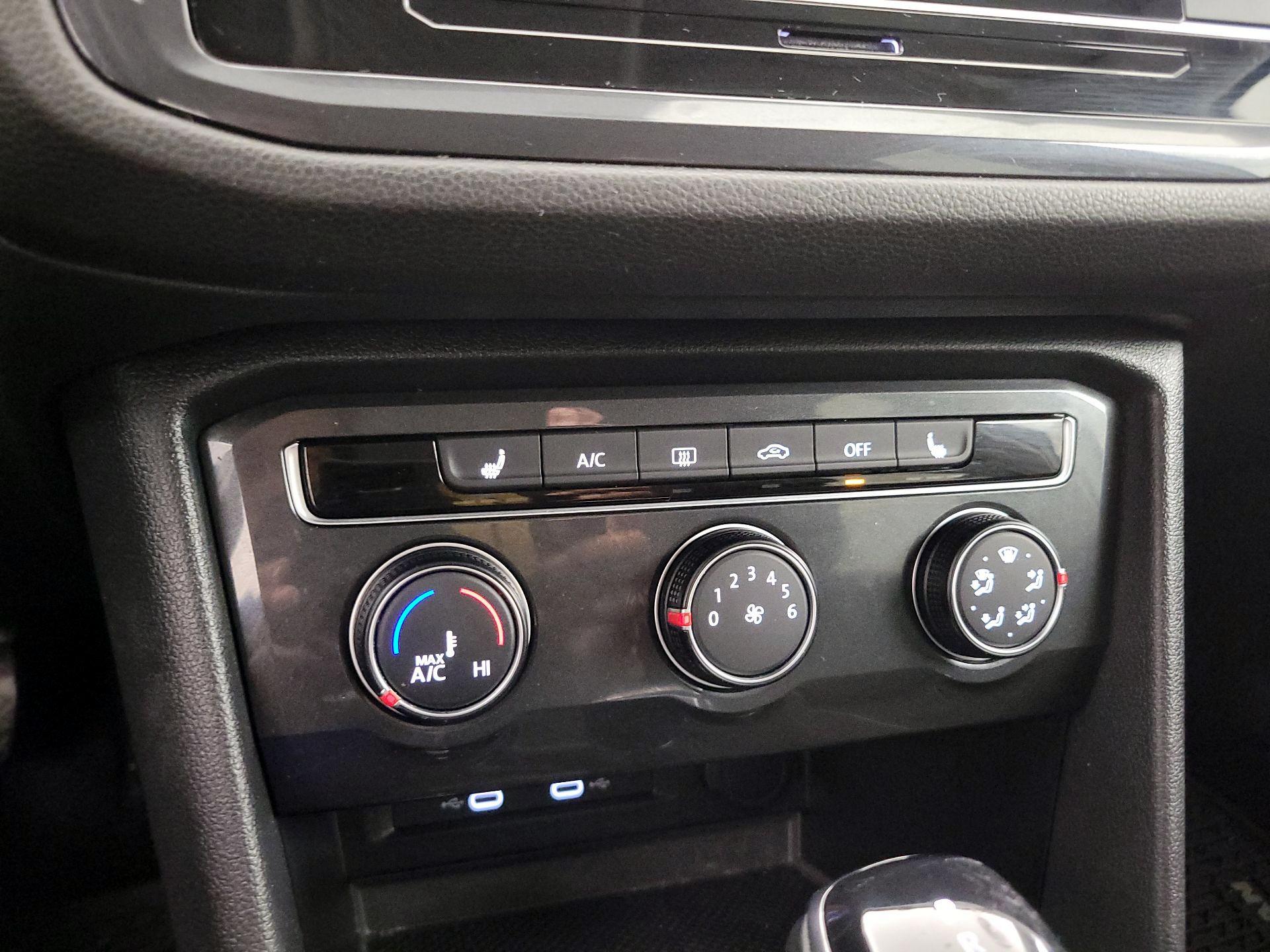 Thumbnail: 2022 Volkswagen Tiguan - 16