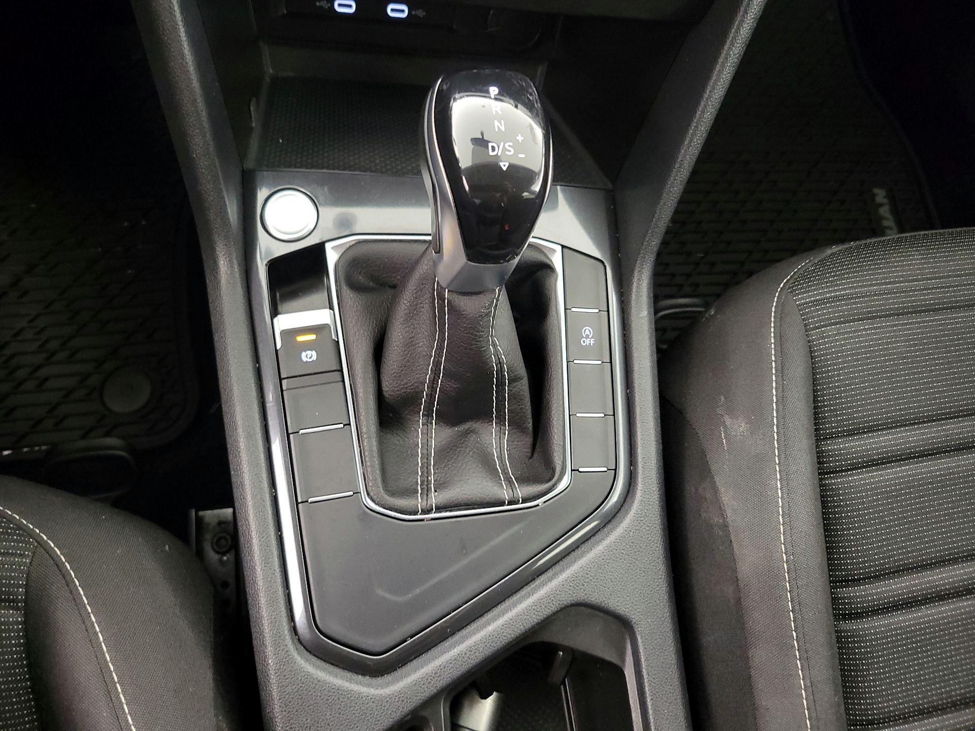 Thumbnail: 2022 Volkswagen Tiguan - 17