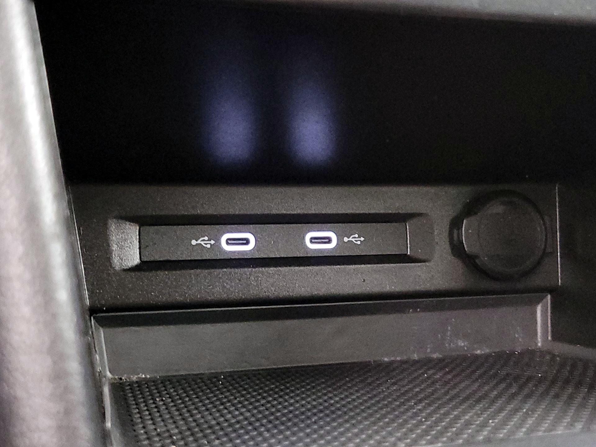 Thumbnail: 2022 Volkswagen Tiguan - 18