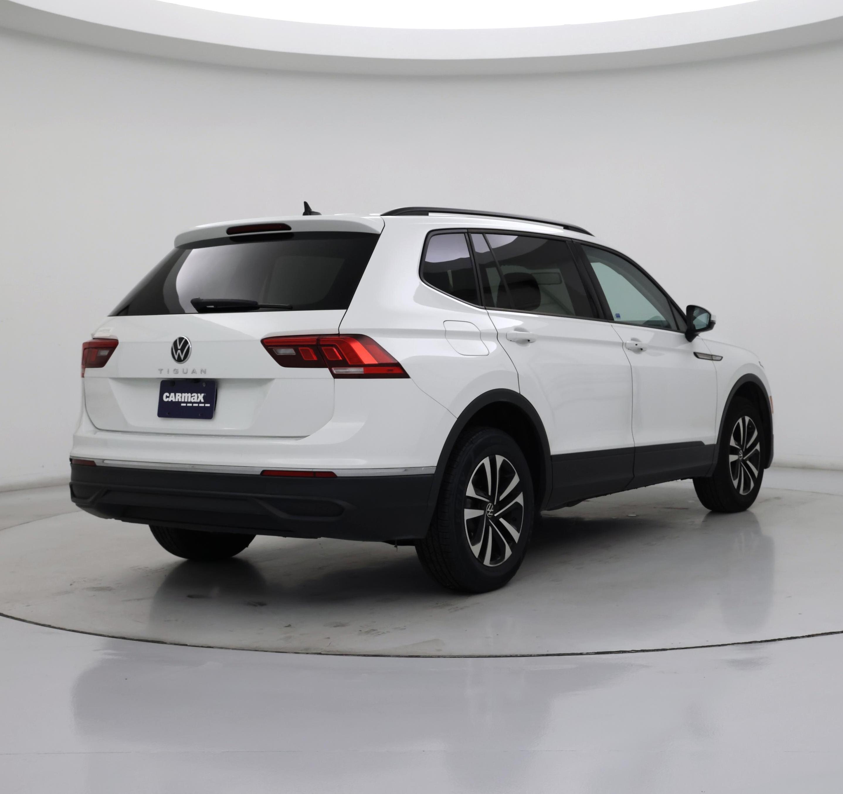 Thumbnail: 2022 Volkswagen Tiguan - 8