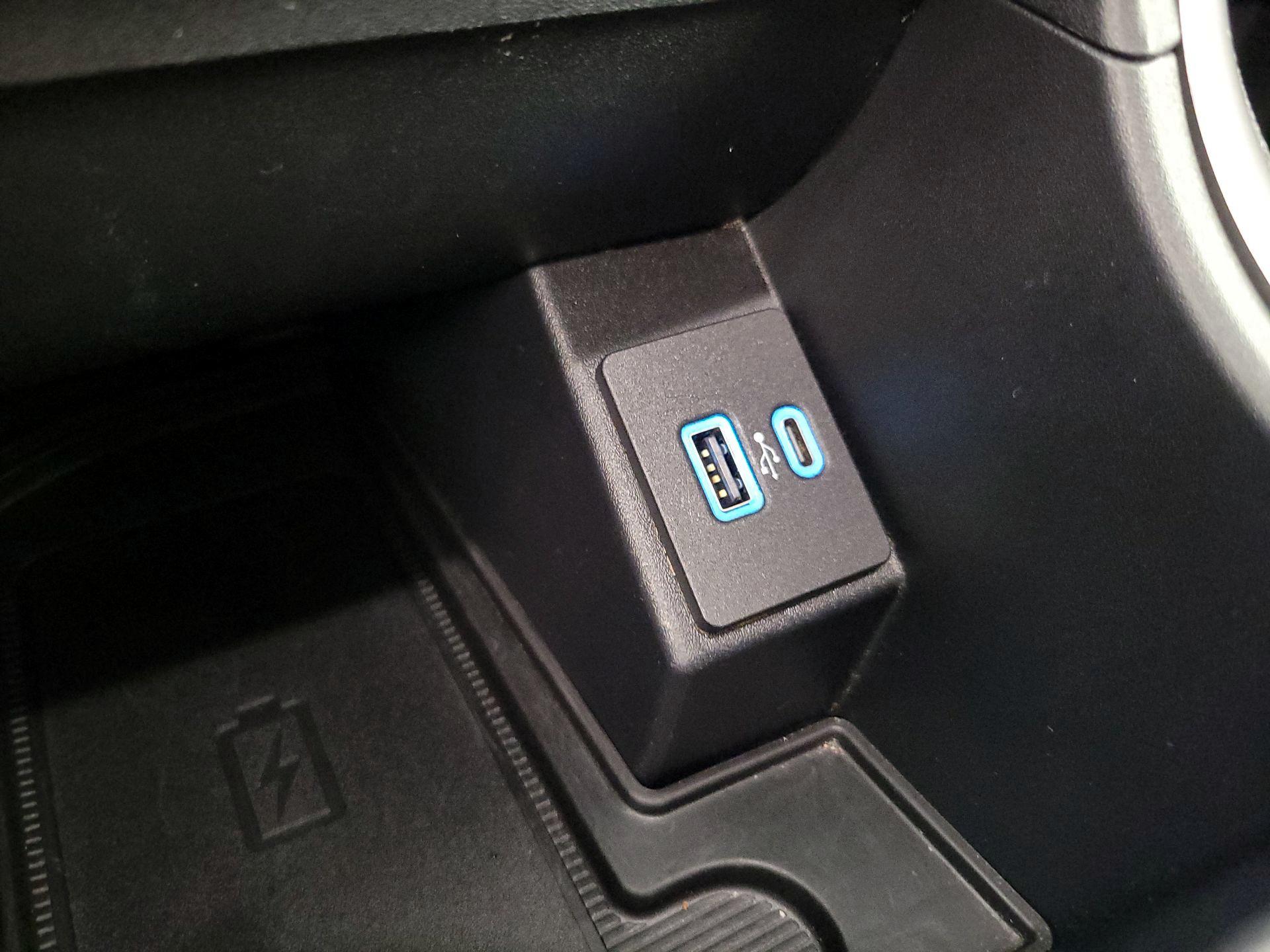 Thumbnail: 2021 Ford Edge - 19