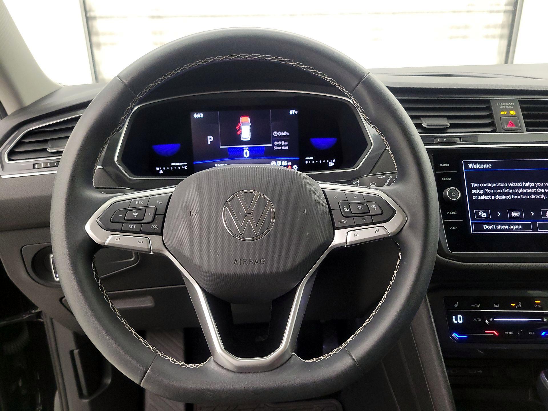 Thumbnail: 2022 Volkswagen Tiguan - 10