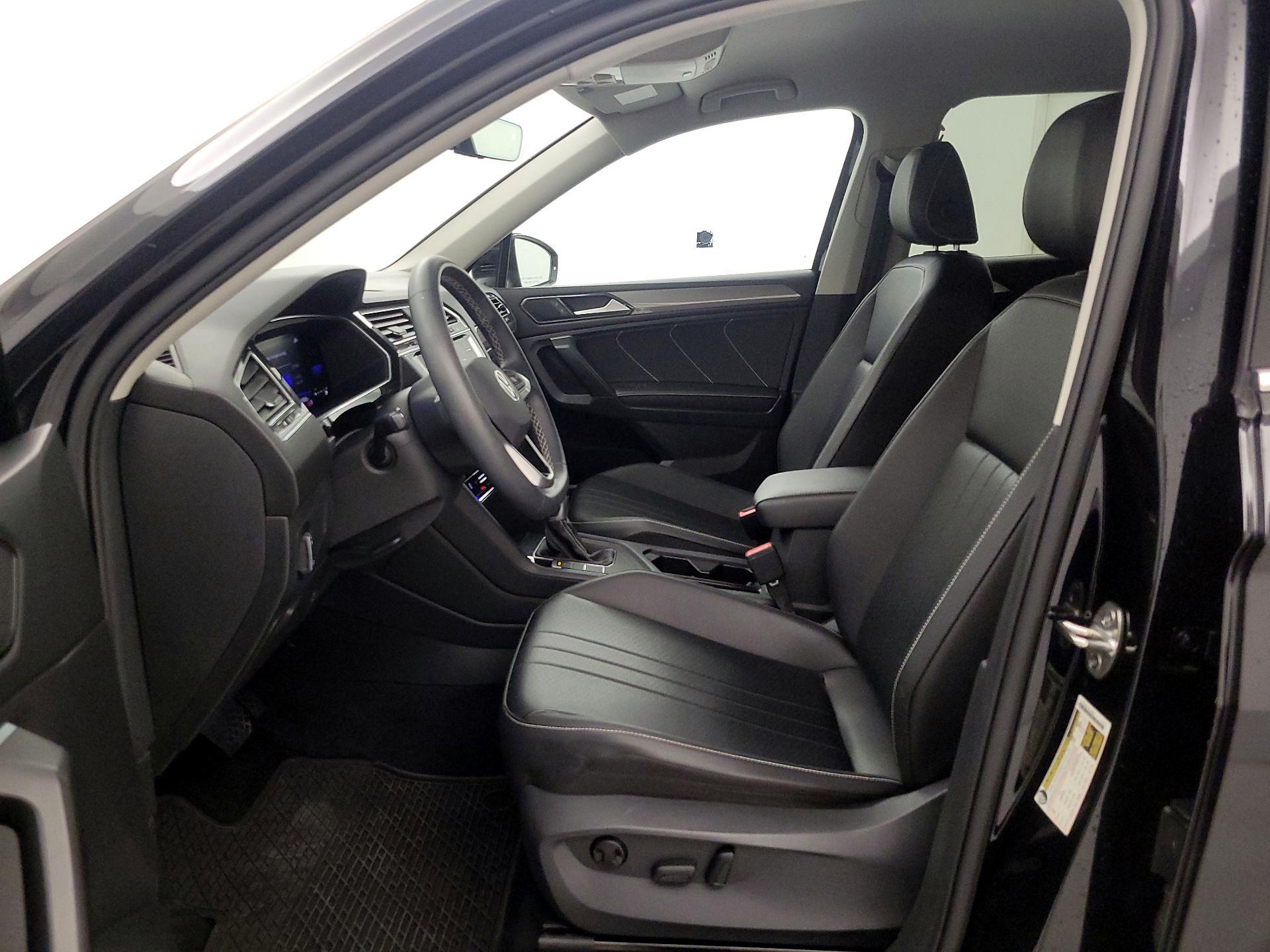 Thumbnail: 2022 Volkswagen Tiguan - 11