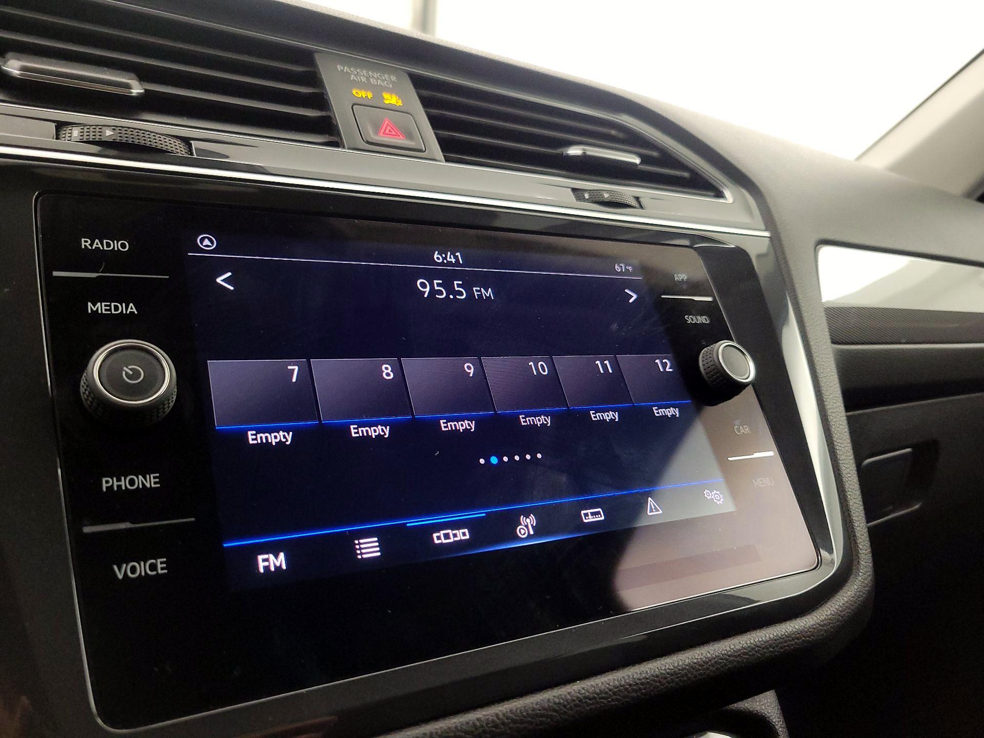 Thumbnail: 2022 Volkswagen Tiguan - 15