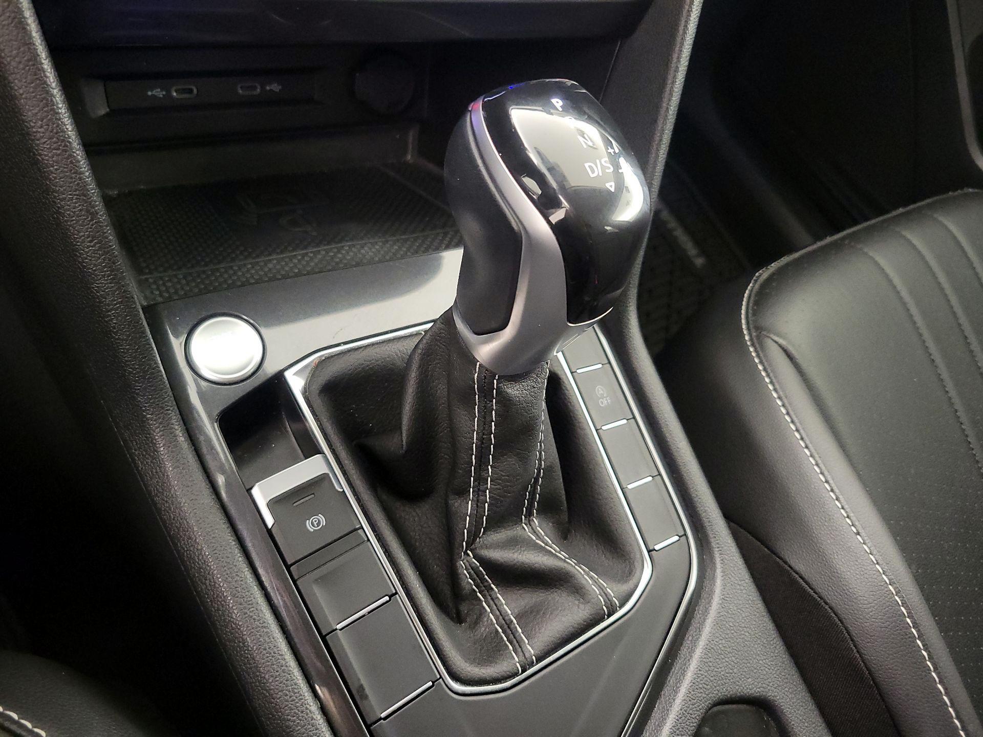 Thumbnail: 2022 Volkswagen Tiguan - 17