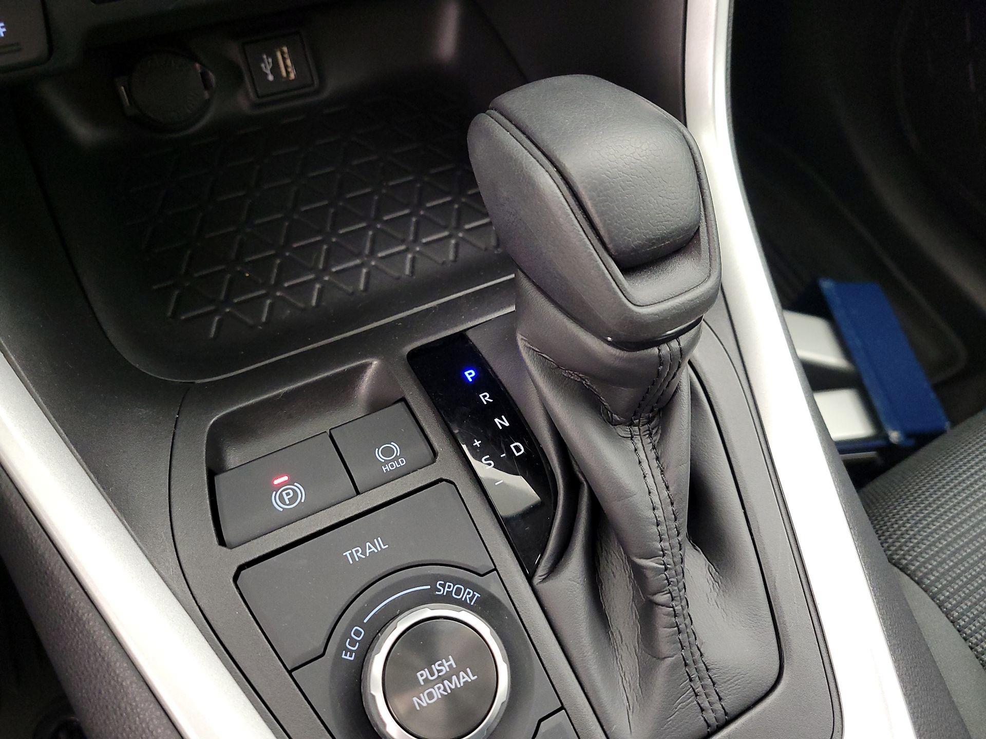 Thumbnail: 2023 Toyota RAV4 - 17