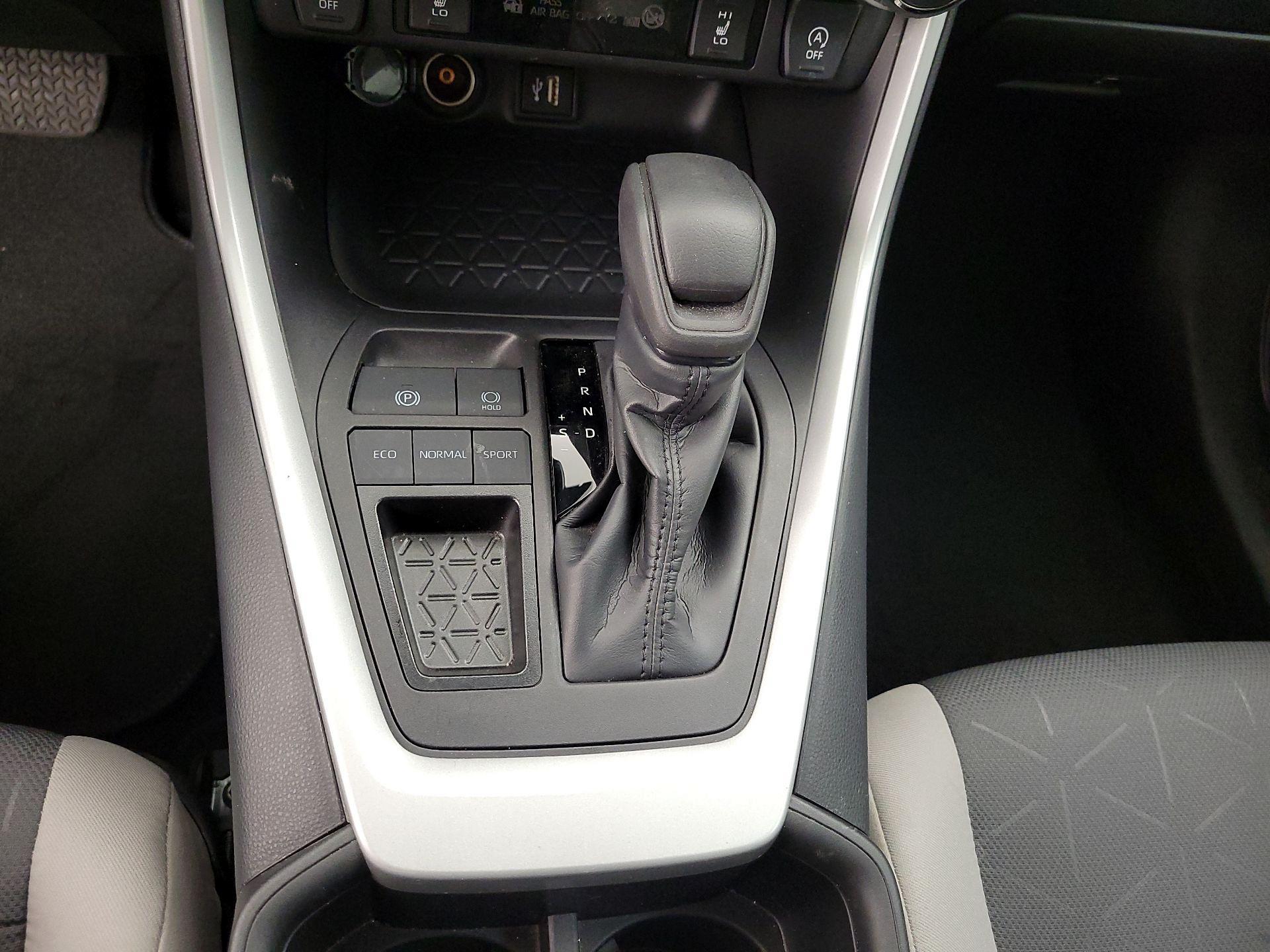 Thumbnail: 2024 Toyota RAV4 - 17