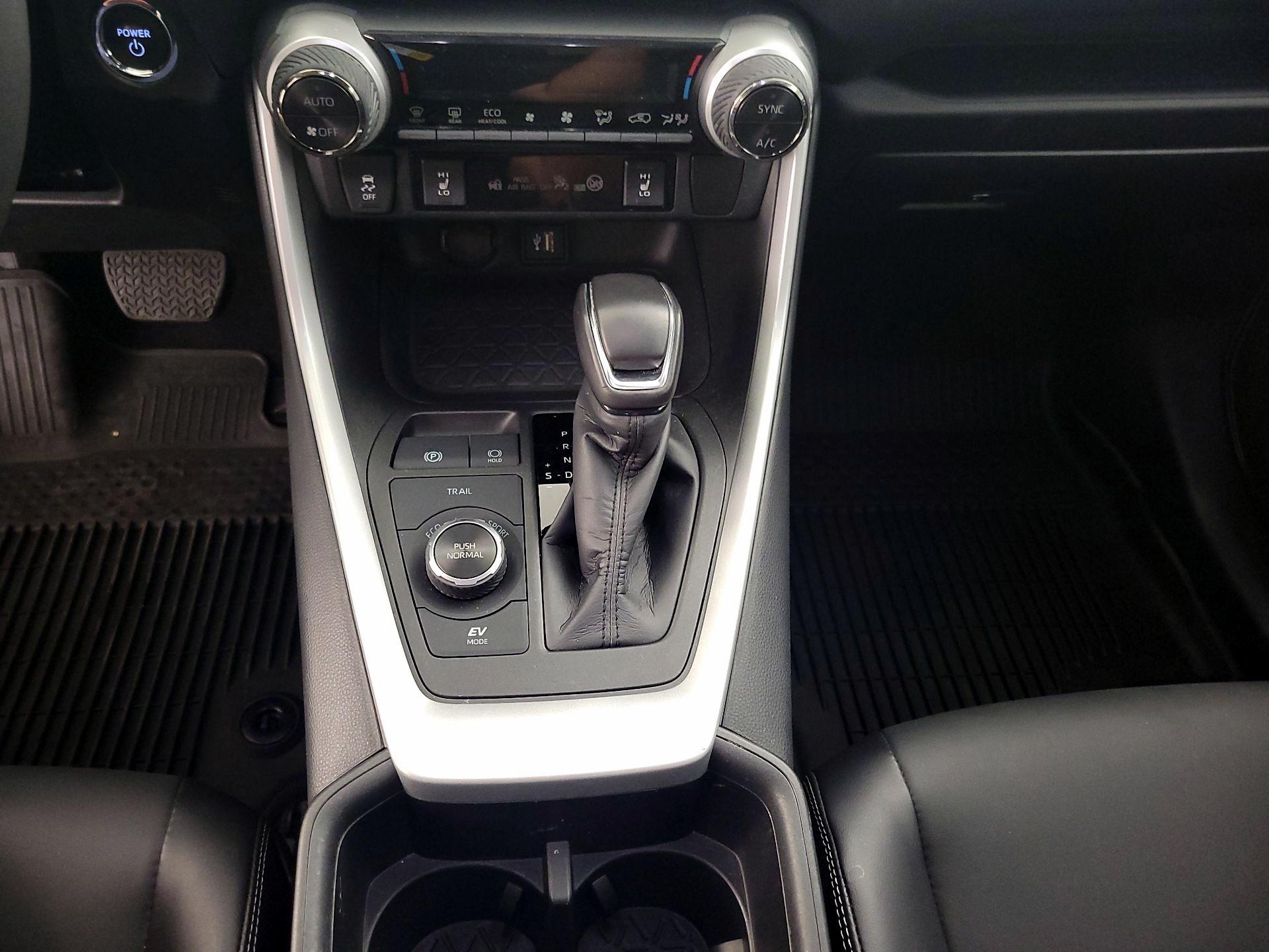 Thumbnail: 2024 Toyota RAV4 - 17