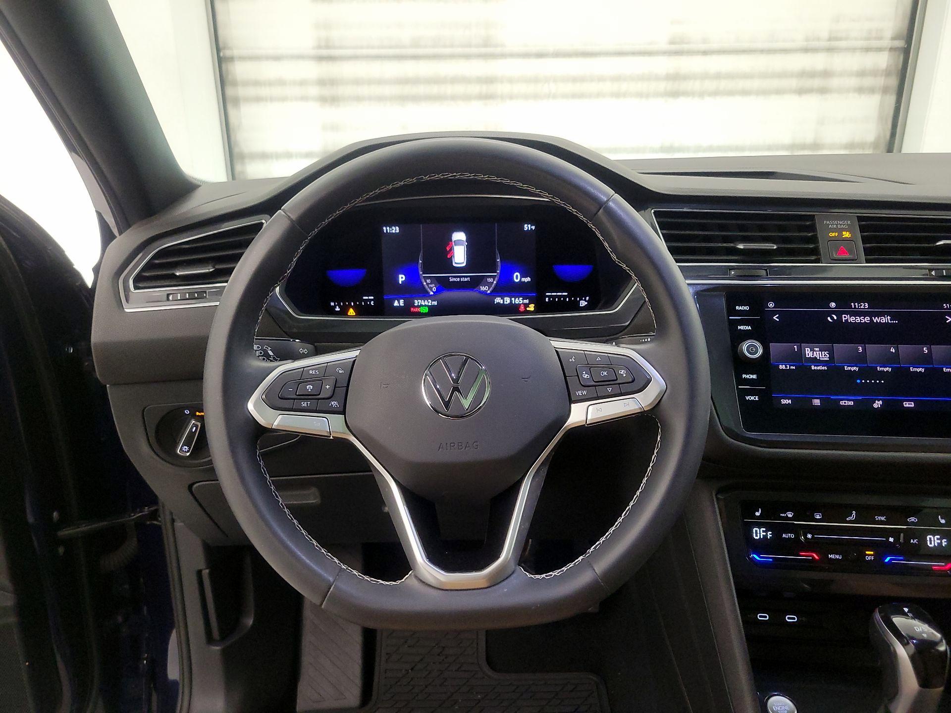 Thumbnail: 2022 Volkswagen Tiguan - 10