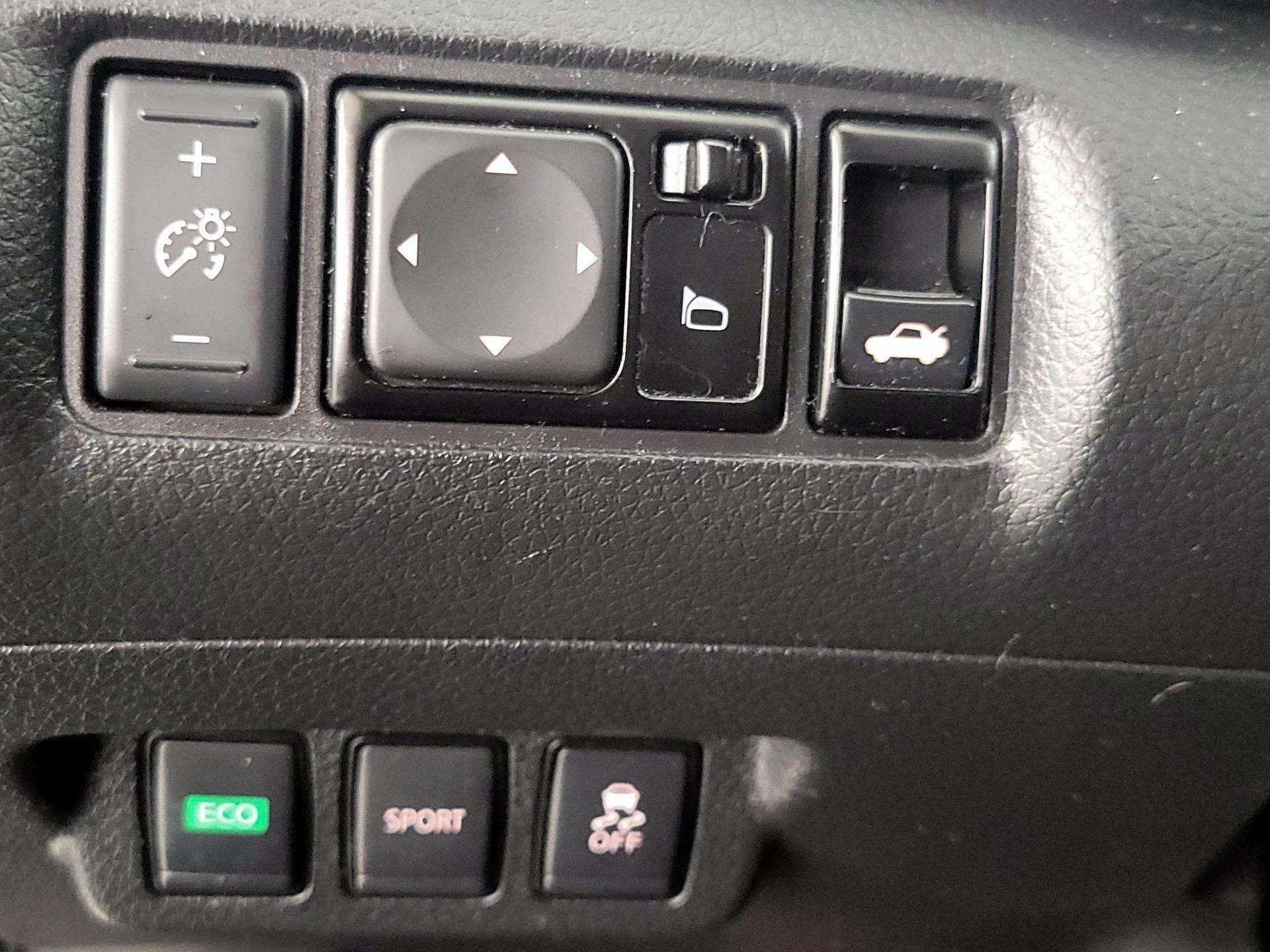 Thumbnail: 2017 Nissan Sentra - 13