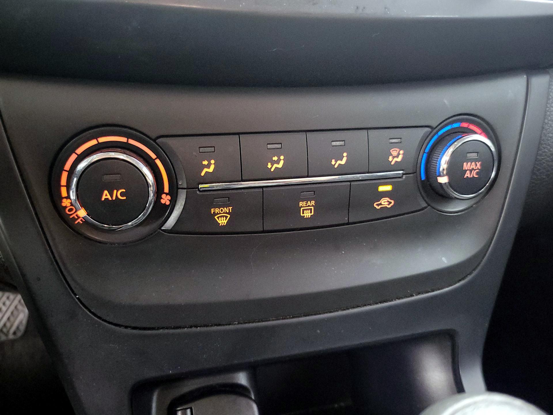 Thumbnail: 2017 Nissan Sentra - 15